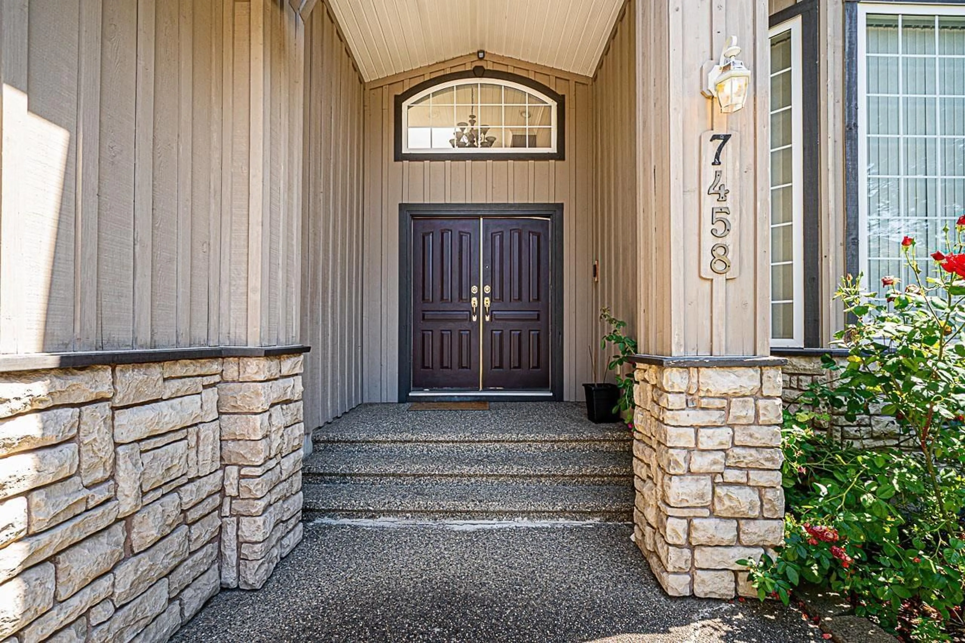 Indoor entryway for 7458 145A, Surrey British Columbia V3S8Z8