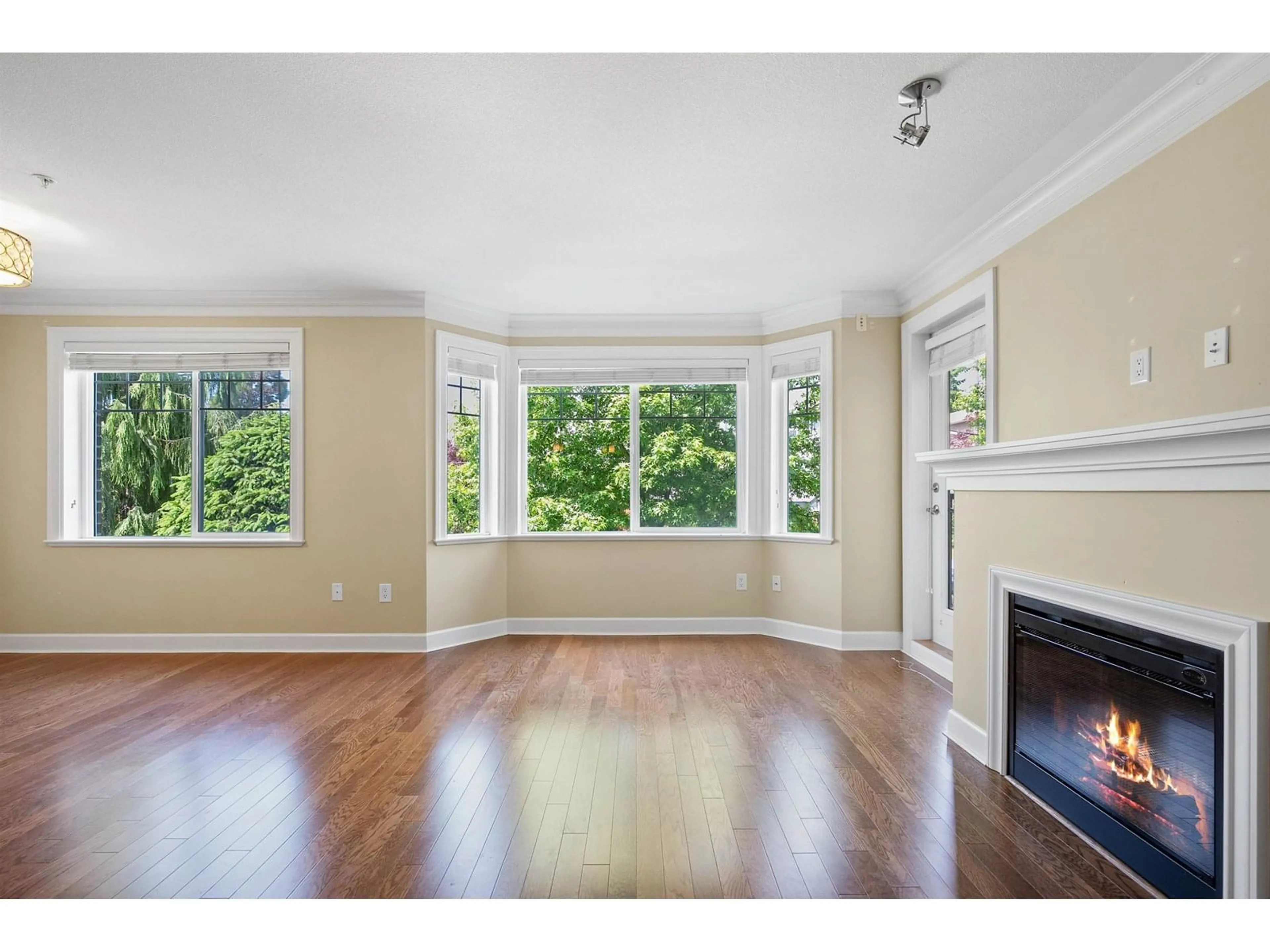 A pic of a room for 207 - 15357 ROPER, White Rock British Columbia V4B2G2