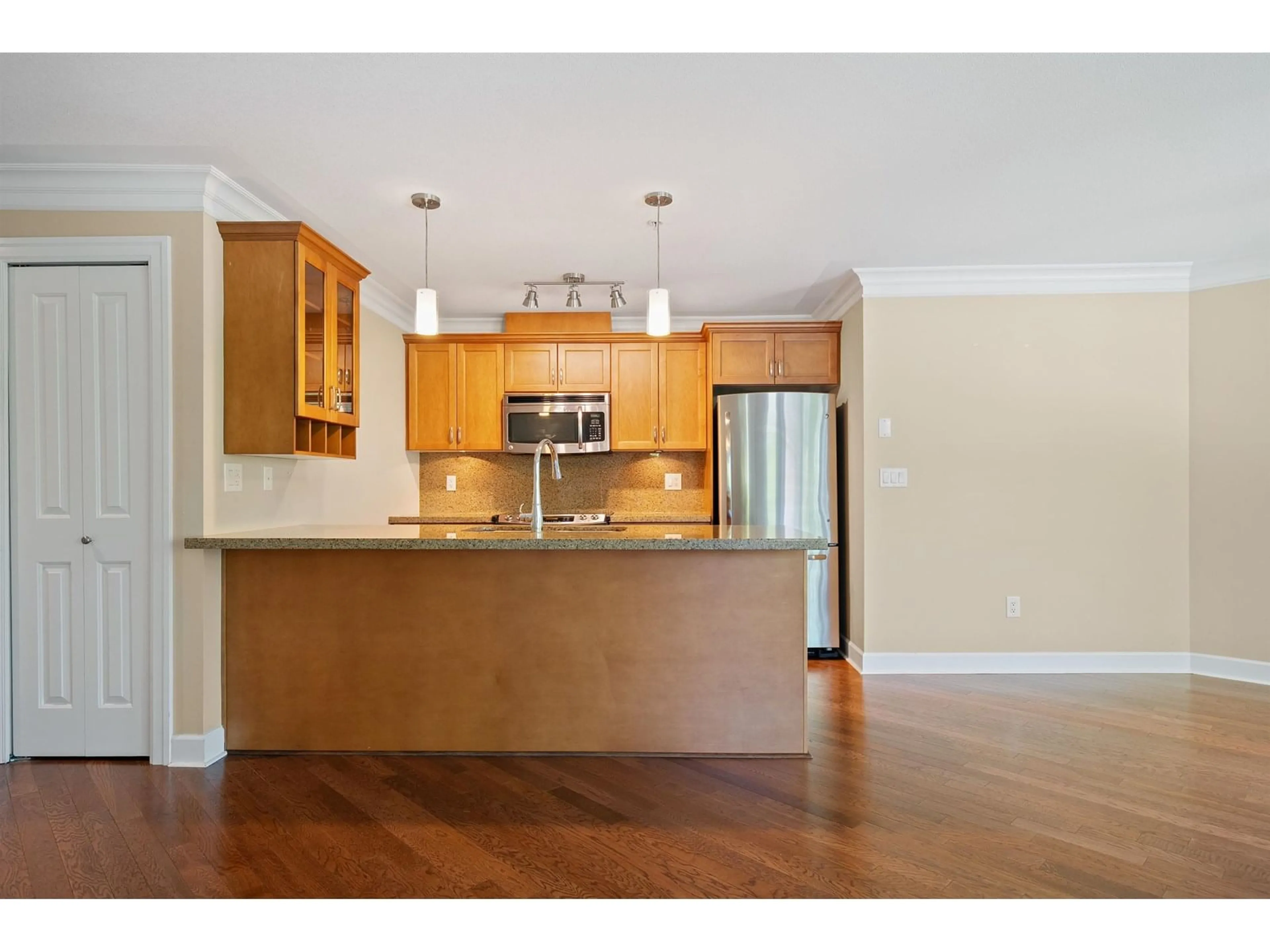 Open concept kitchen, wood/laminate floor for 207 - 15357 ROPER, White Rock British Columbia V4B2G2