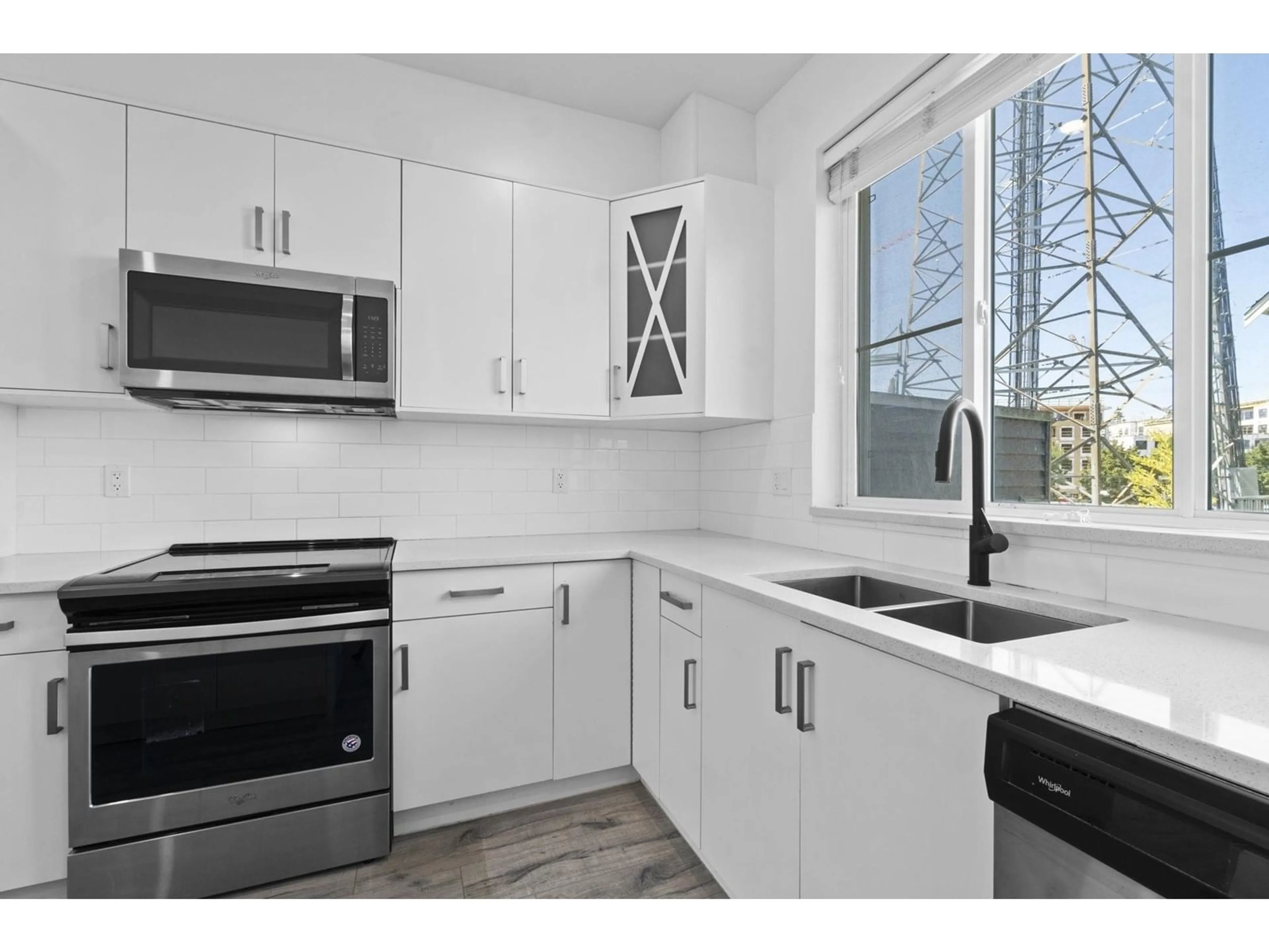 Standard kitchen, unknown for 9 - 8699 158, Surrey British Columbia V4N1G9