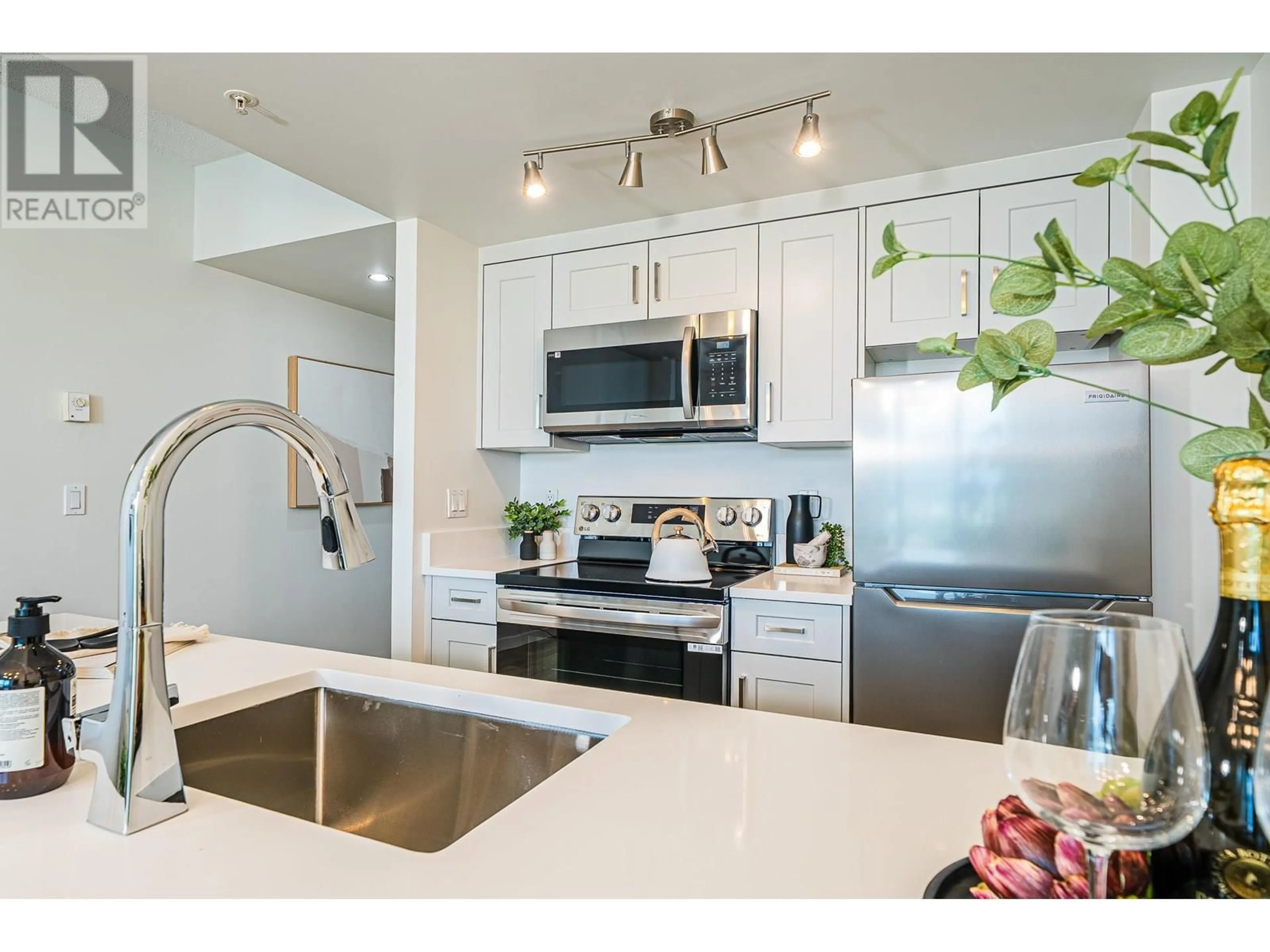 Open concept kitchen, unknown for 3103 - 1331 GEORGIA STREET, Vancouver British Columbia V6E4P1