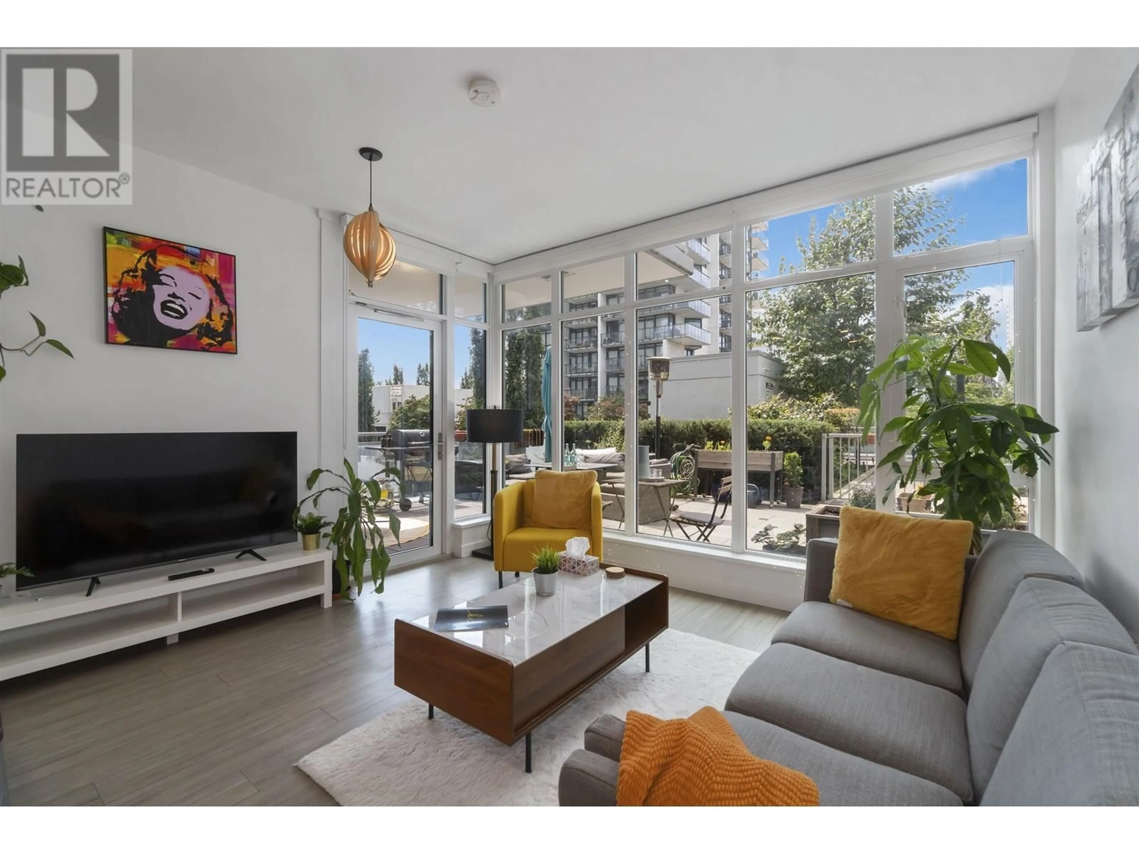 Living room with furniture, unknown for 407 - 2311 BETA AVENUE, Burnaby British Columbia V5C0M1