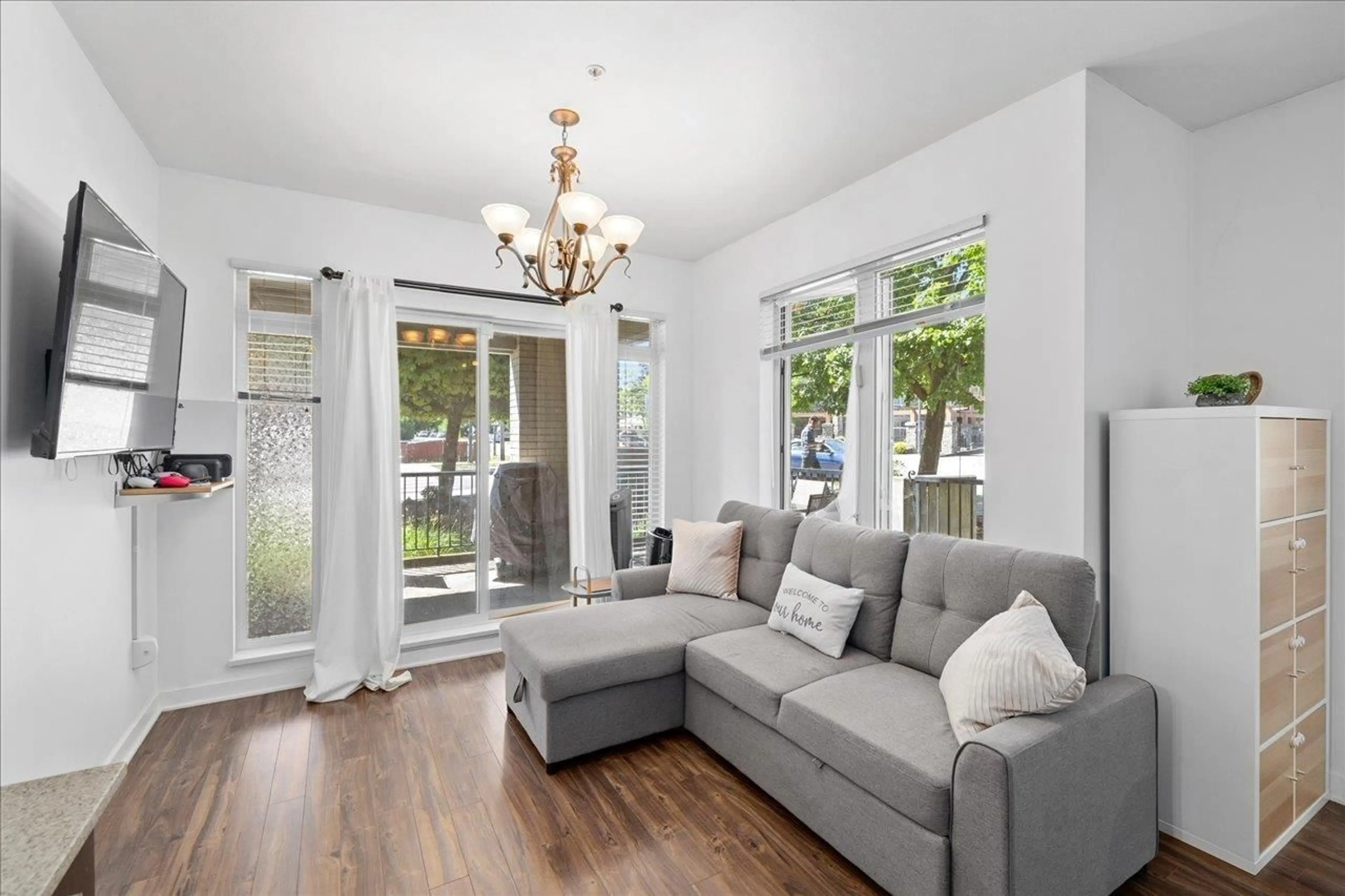 Living room with furniture, unknown for 130 - 13321 102A, Surrey British Columbia V3T1P6