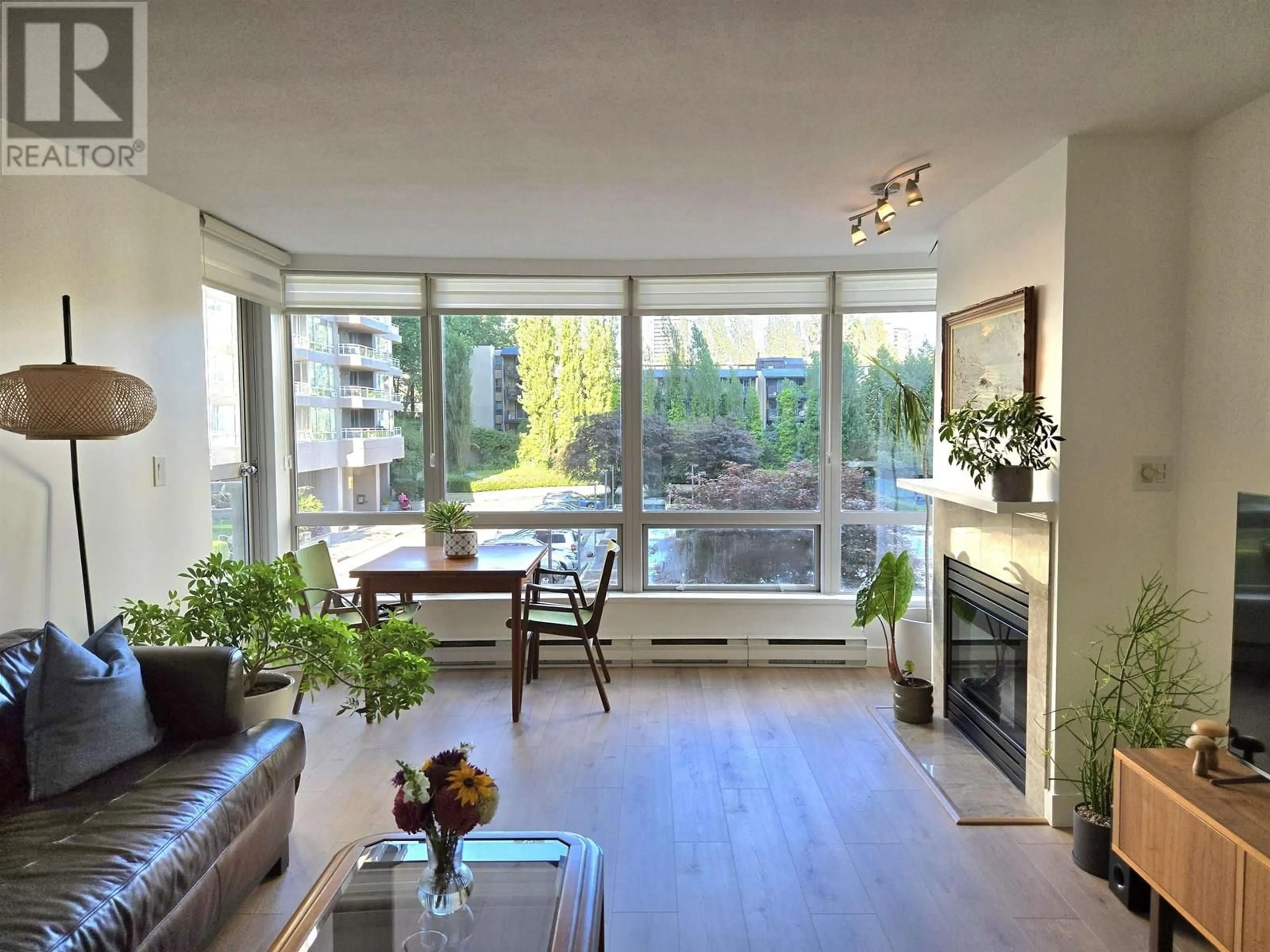 Living room with furniture, wood/laminate floor for 201 - 9603 MANCHESTER DRIVE, Burnaby British Columbia V3N4Y7
