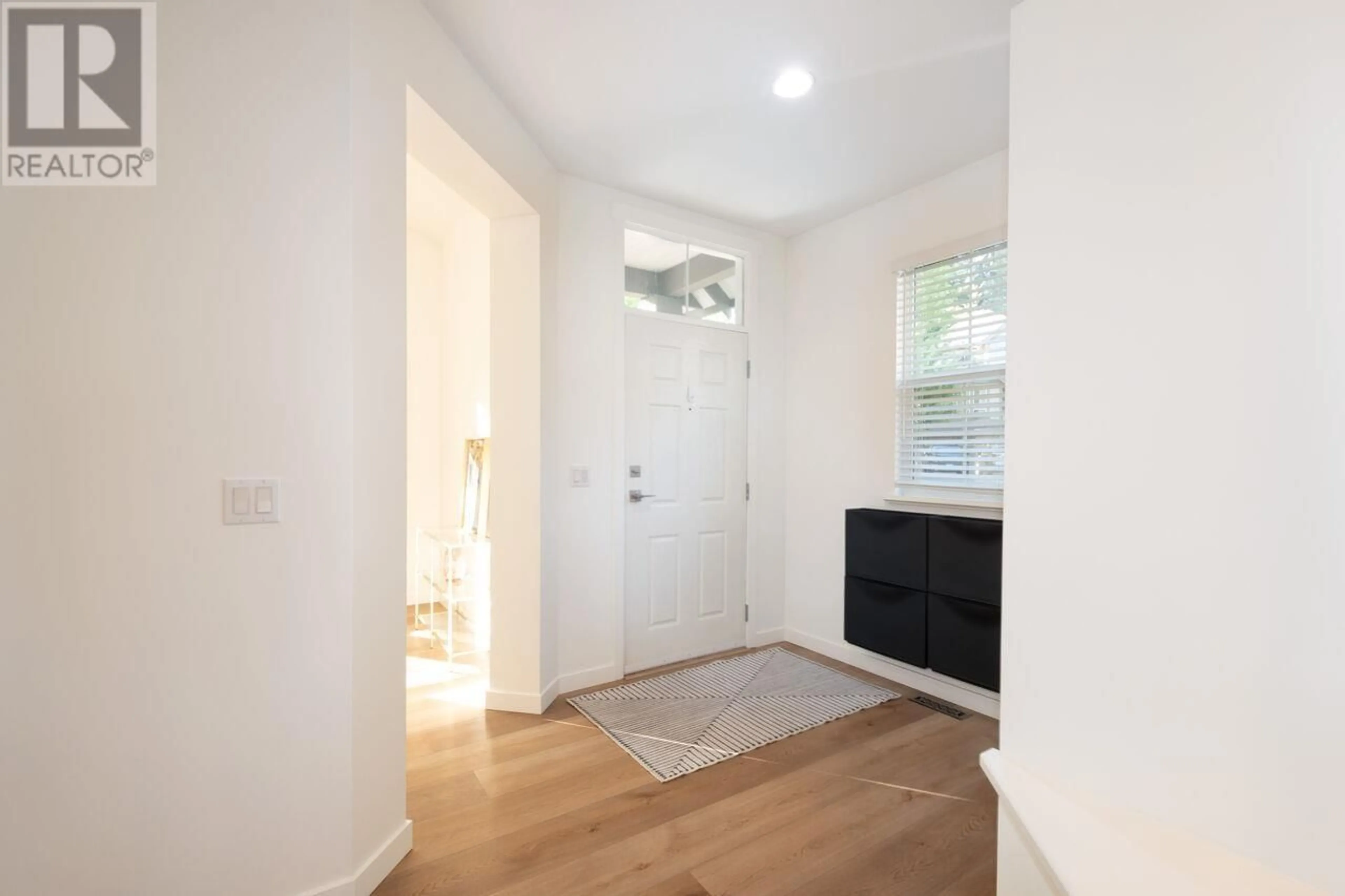 Indoor entryway for 28 ALDER DRIVE, Port Moody British Columbia V3H5M3
