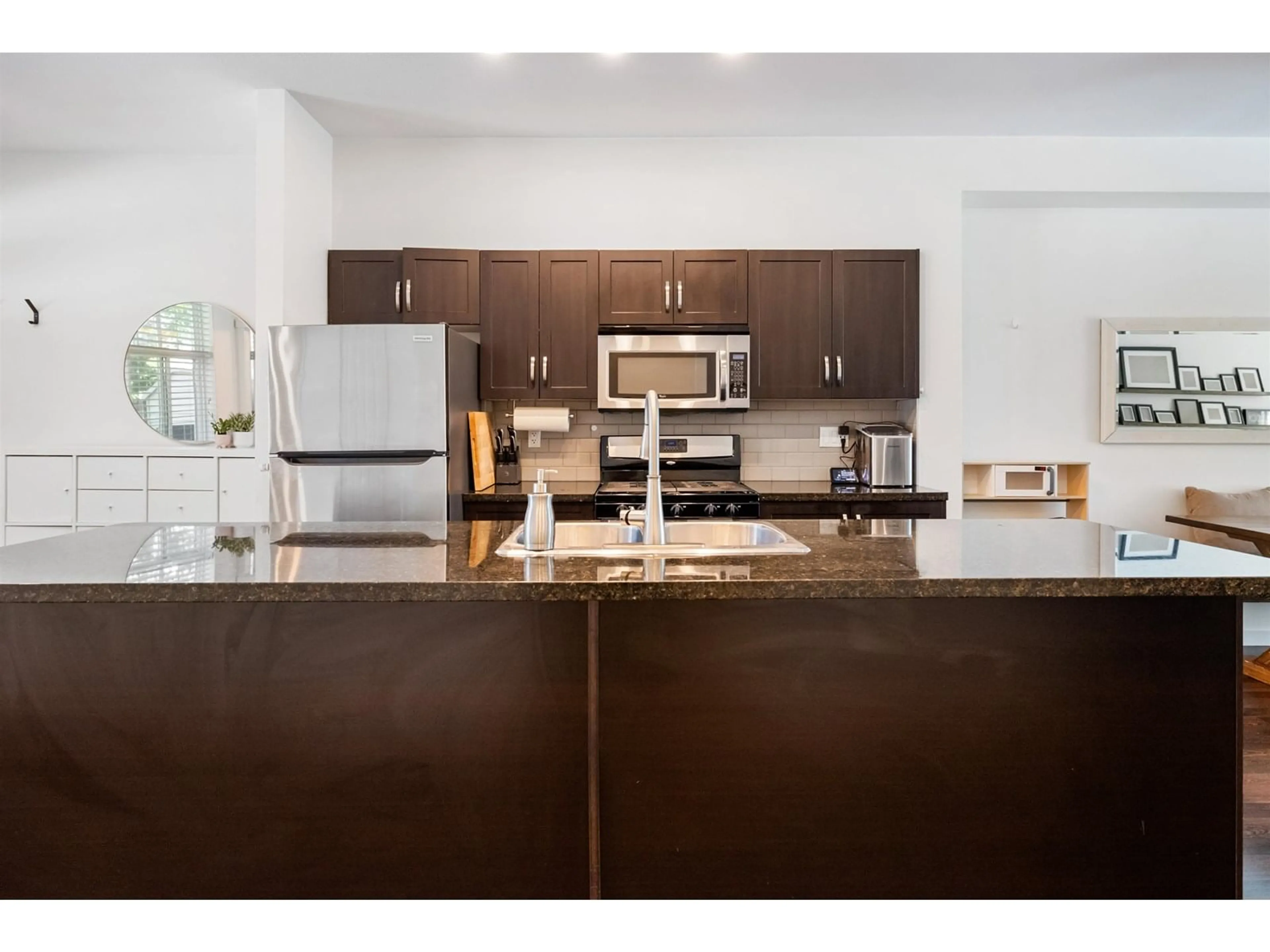 Open concept kitchen, unknown for 5 - 6956 193, Surrey British Columbia V4N6E7