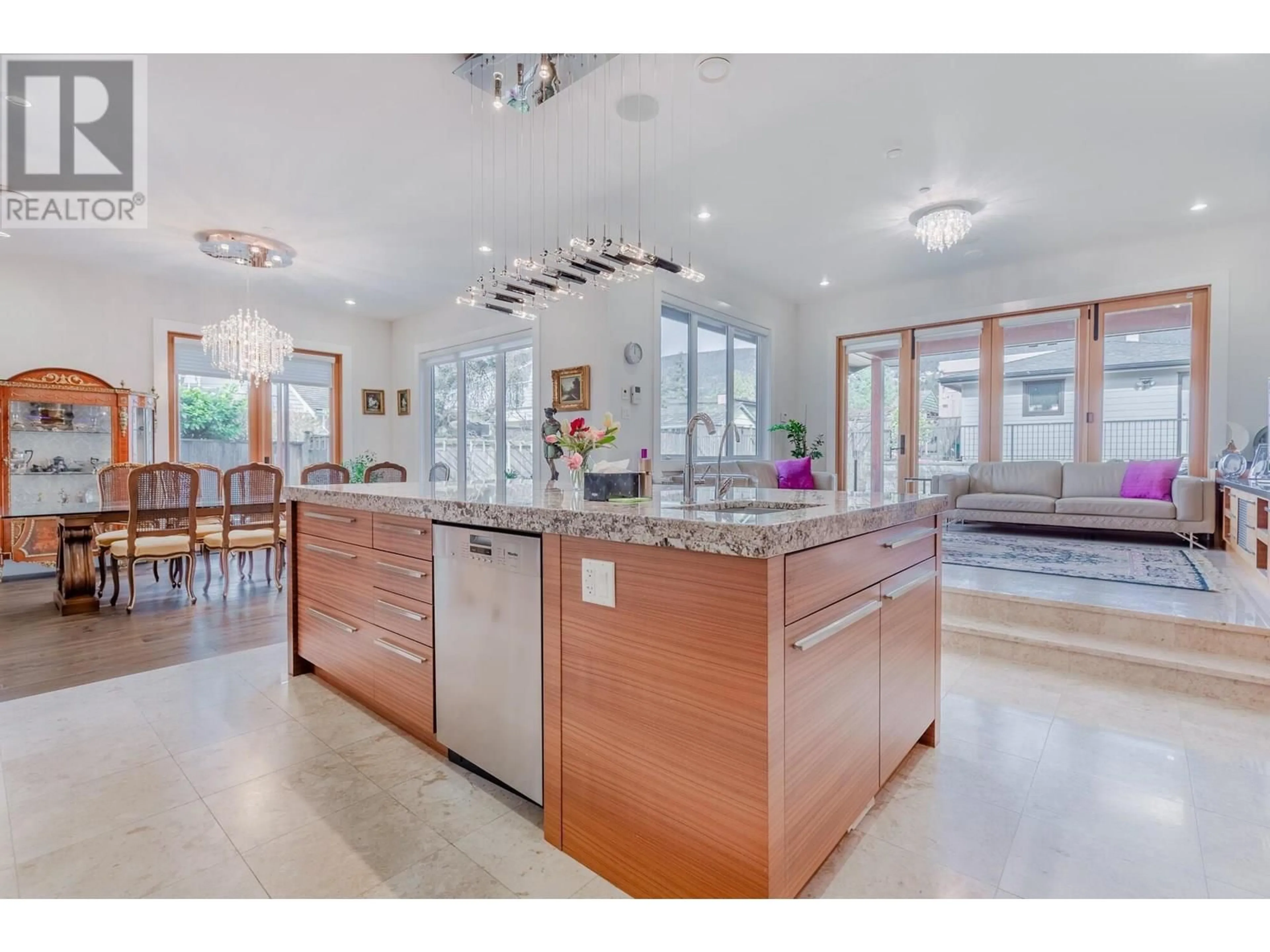 Open concept kitchen, ceramic/tile floor for 1175 HAYWOOD AVENUE, West Vancouver British Columbia V7T1T8