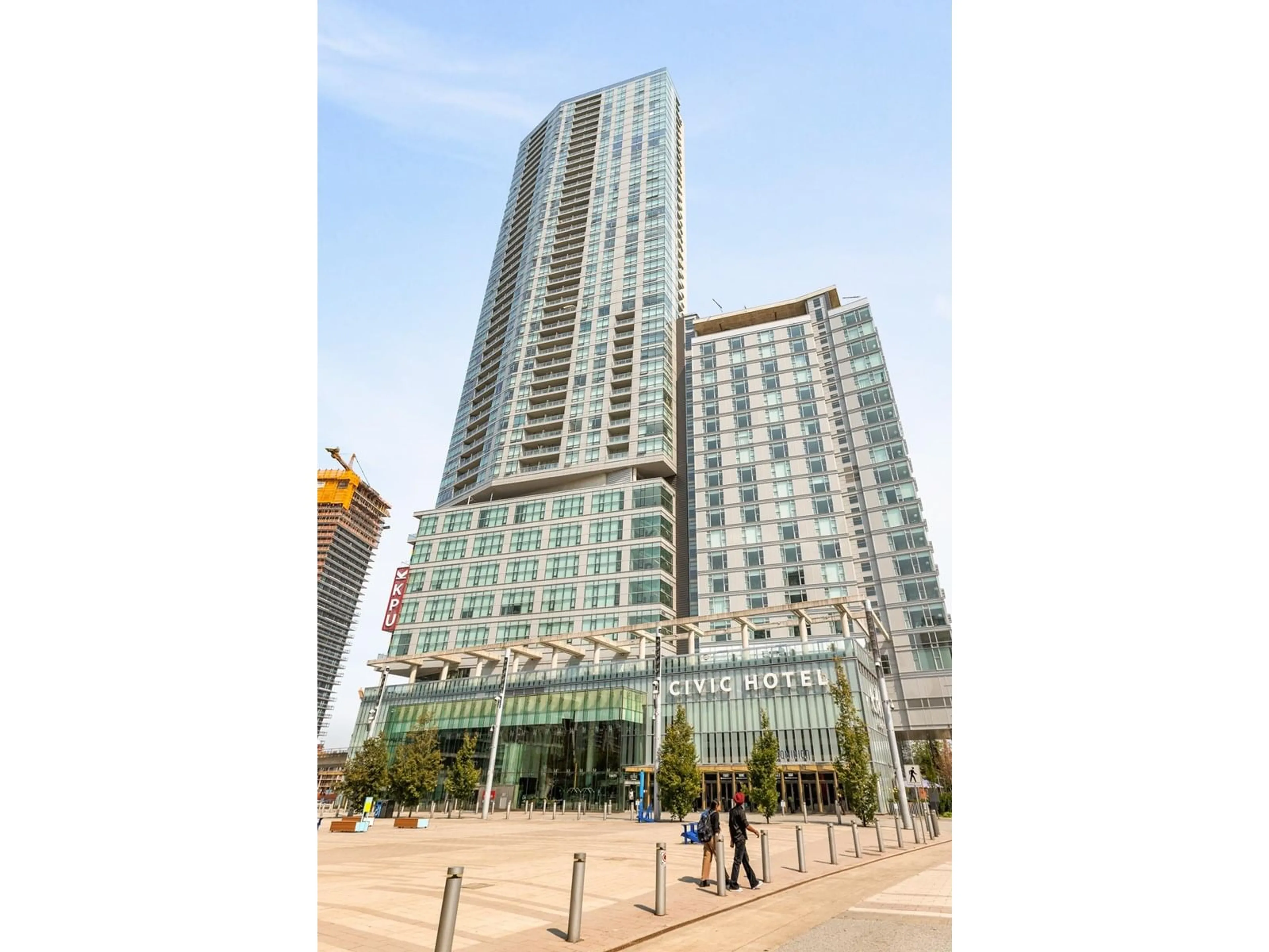 Indoor foyer for 3701 - 13495 CENTRAL, Surrey British Columbia V3T0K2
