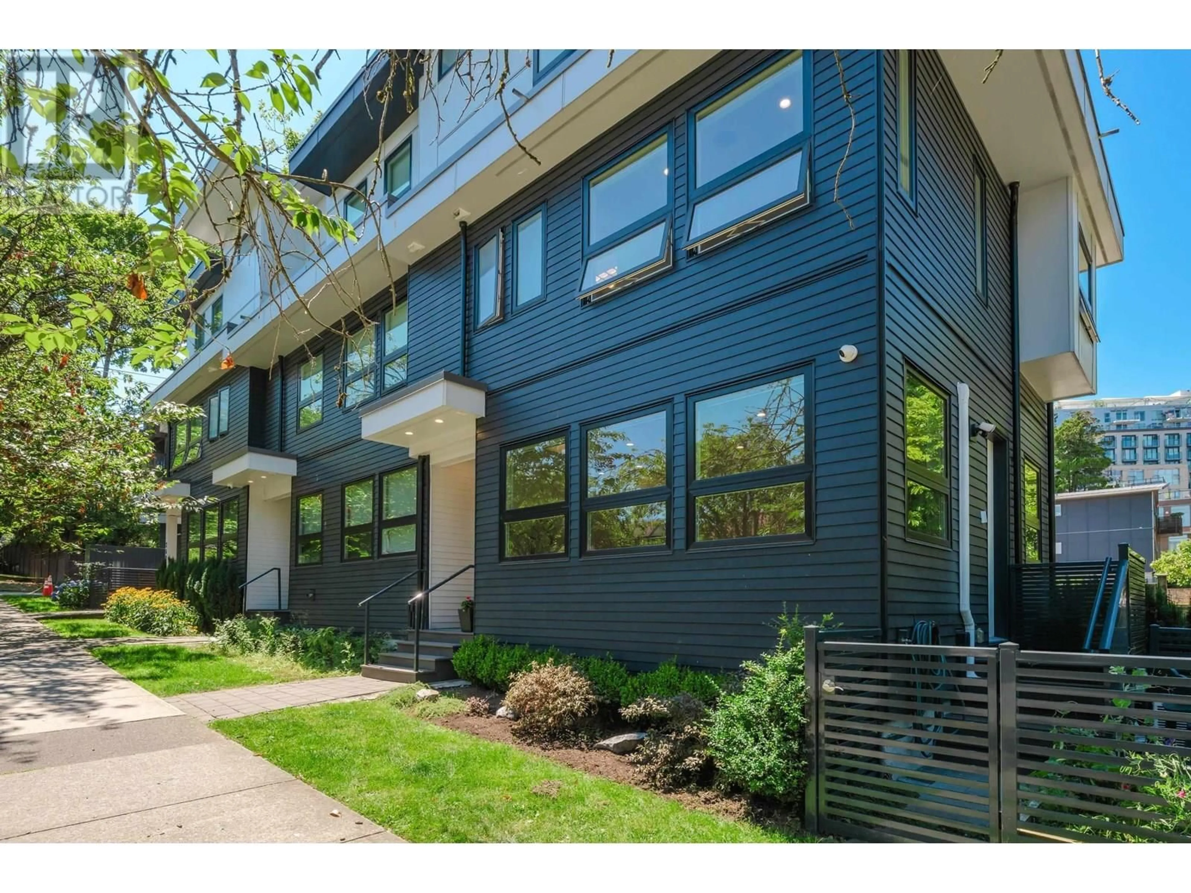 Unknown for 2625 GUELPH STREET, Vancouver British Columbia V5T4J8