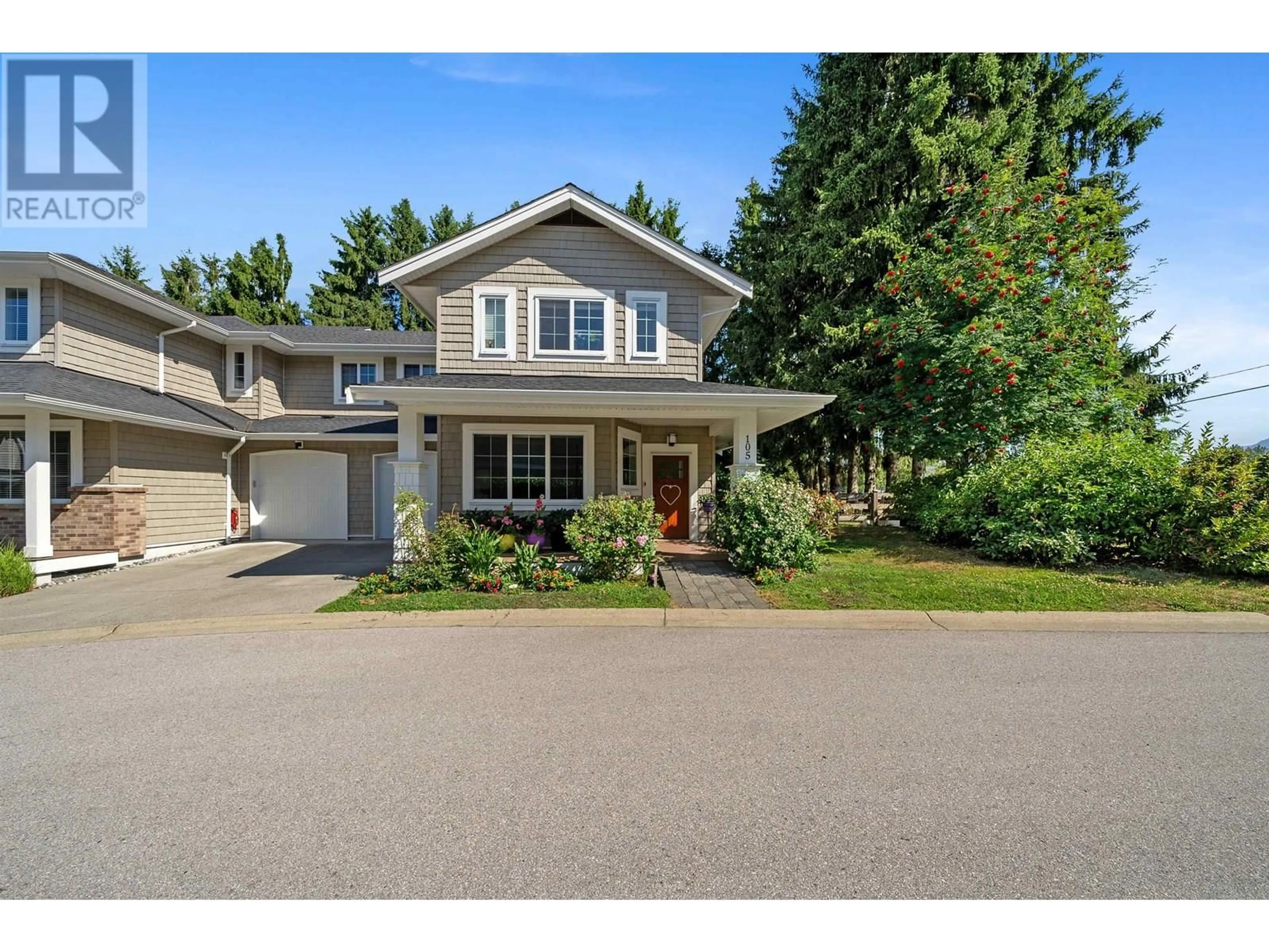 A pic from outside/outdoor area/front of a property/back of a property/a pic from drone, street for 105 - 12161 237 STREET, Maple Ridge British Columbia V4R0E7