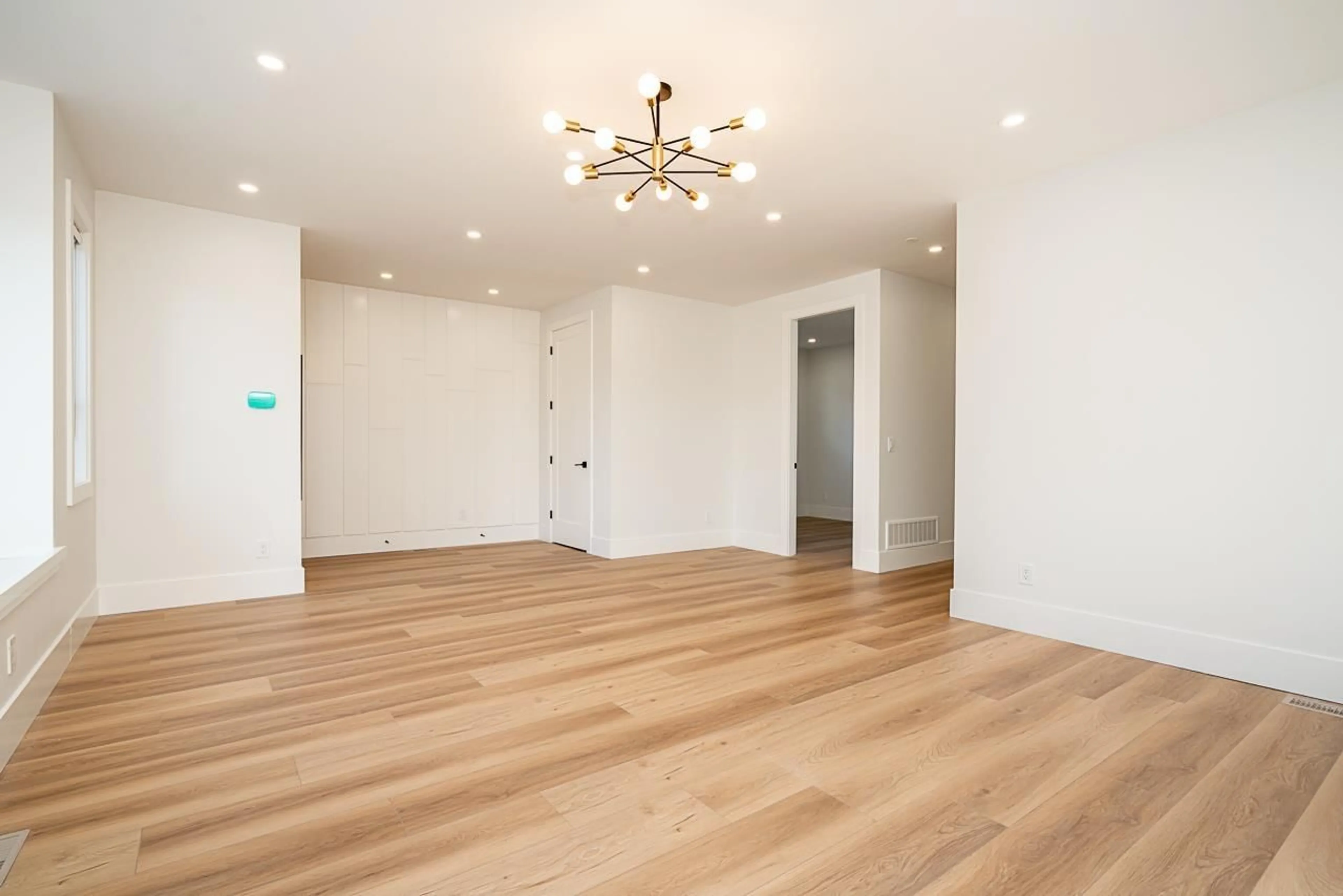 A pic of a room for 15496 THRIFT, White Rock British Columbia V4B2L9