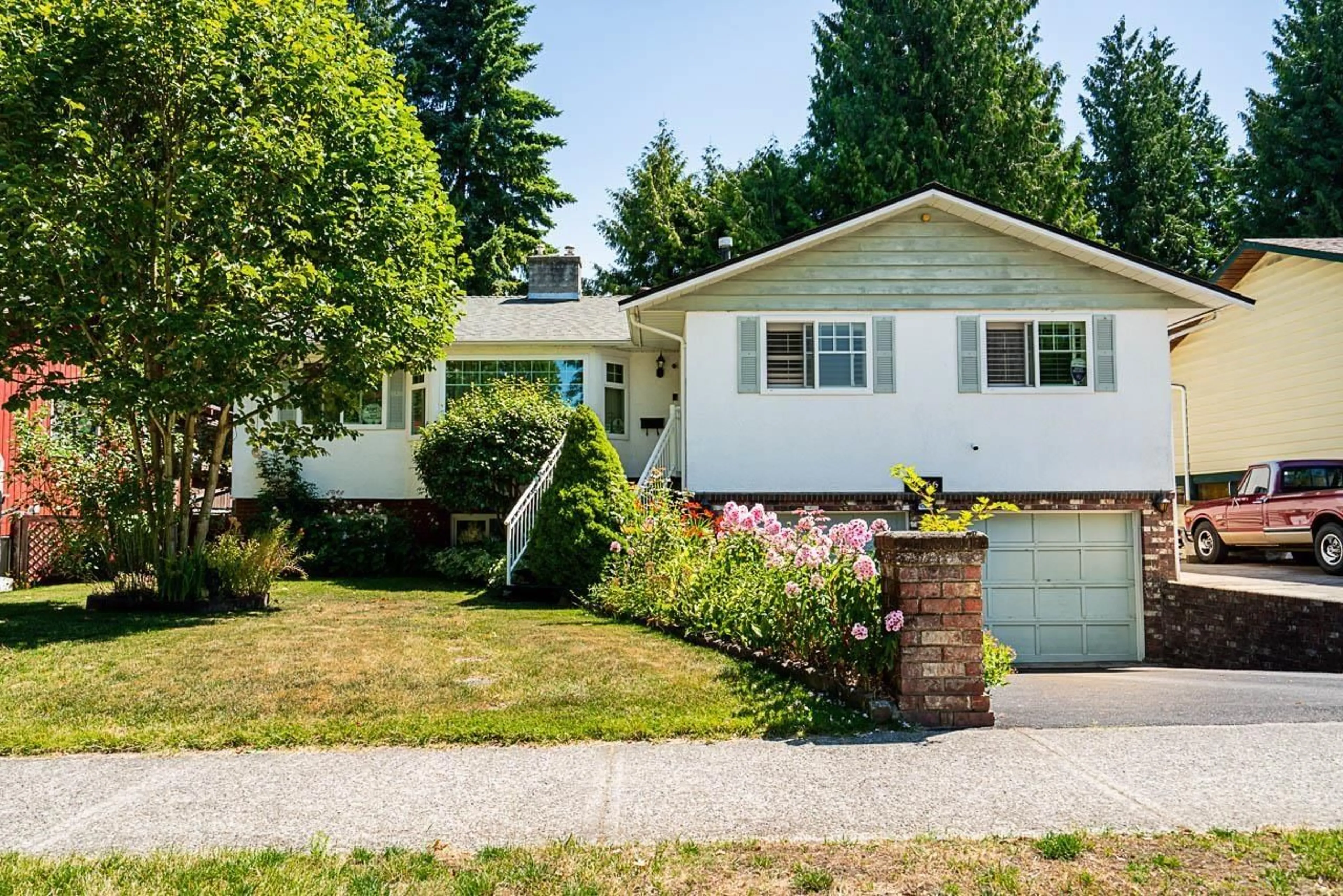 Home with vinyl exterior material, street for 10266 144A, Surrey British Columbia V3R3P8
