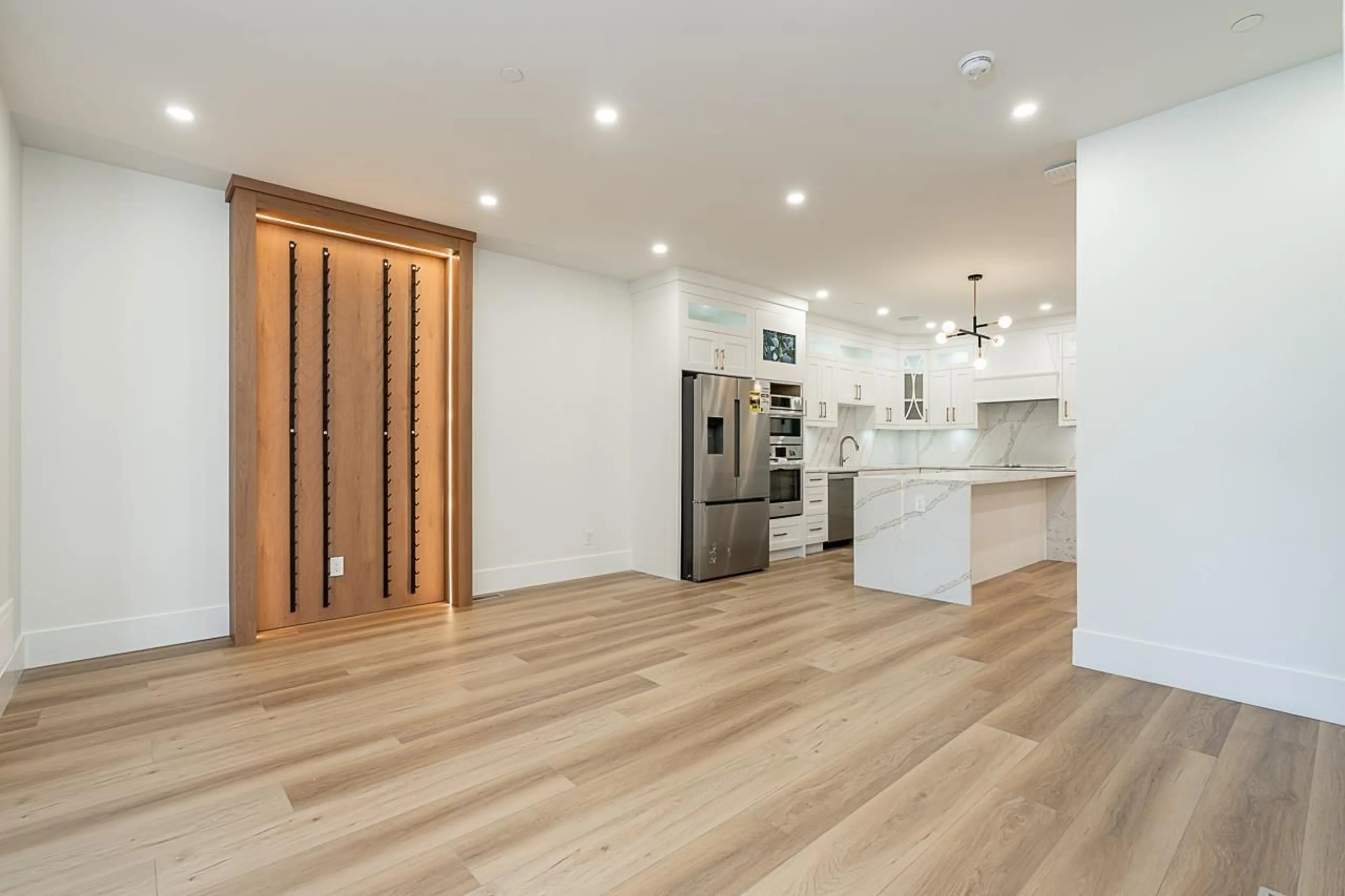 Open concept kitchen, wood/laminate floor for 15492 THRIFT, White Rock British Columbia V4B2L9