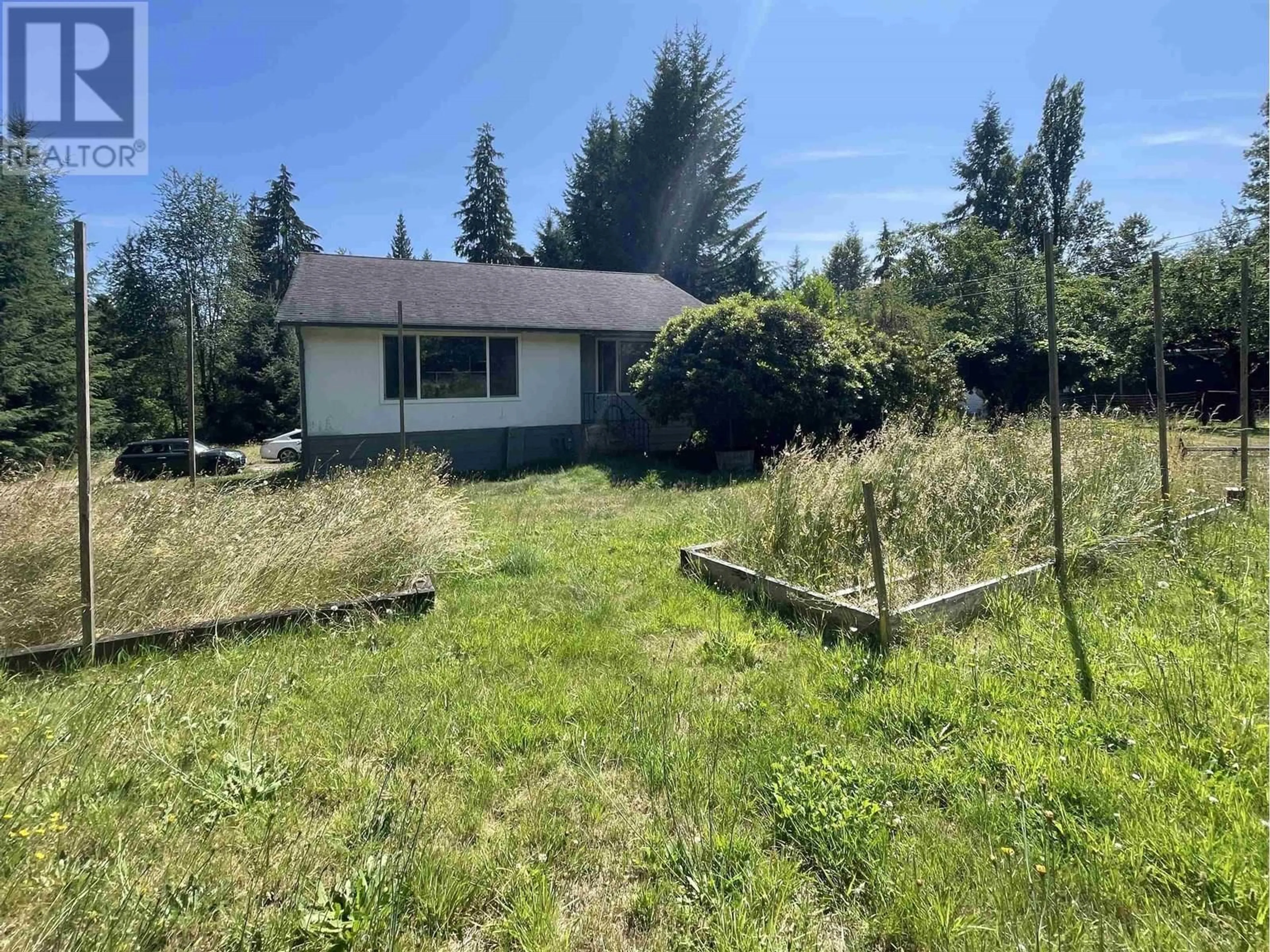 A pic from outside/outdoor area/front of a property/back of a property/a pic from drone, unknown for 847 PARK ROAD, Gibsons British Columbia V0N1V7