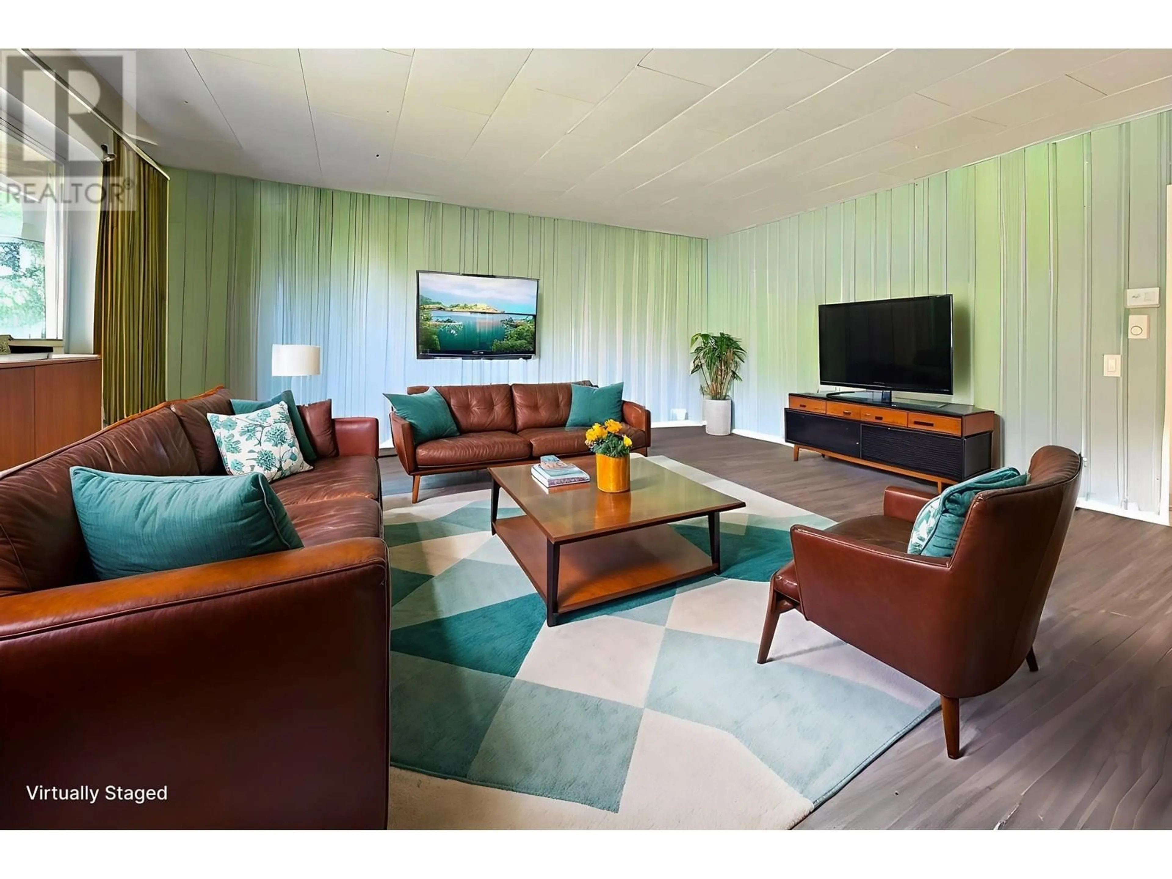 Living room with furniture, wood/laminate floor for 847 PARK ROAD, Gibsons British Columbia V0N1V7