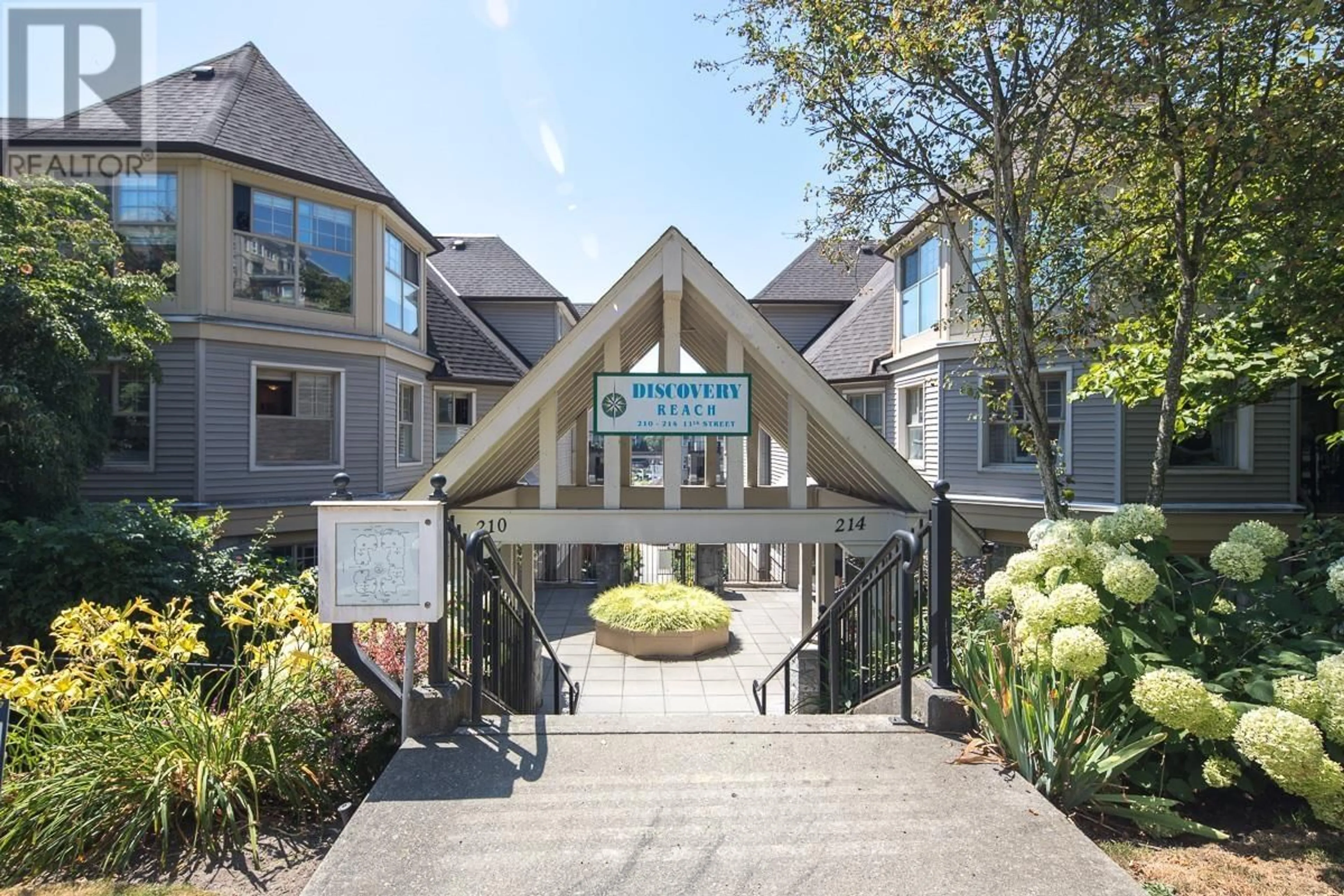 Indoor foyer for 502 - 214 ELEVENTH STREET, New Westminster British Columbia V3M4C9