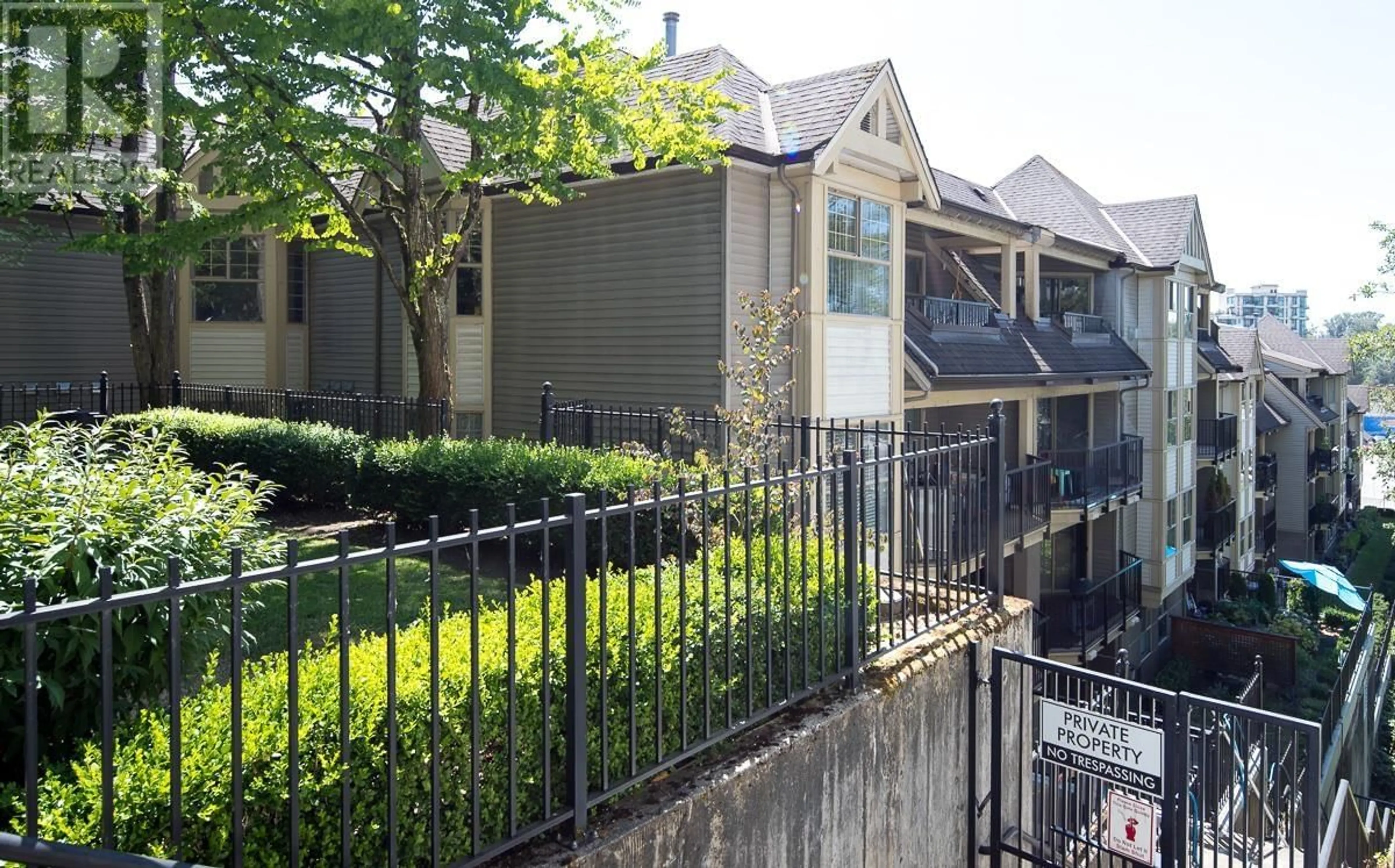 A pic from outside/outdoor area/front of a property/back of a property/a pic from drone, unknown for 502 - 214 ELEVENTH STREET, New Westminster British Columbia V3M4C9