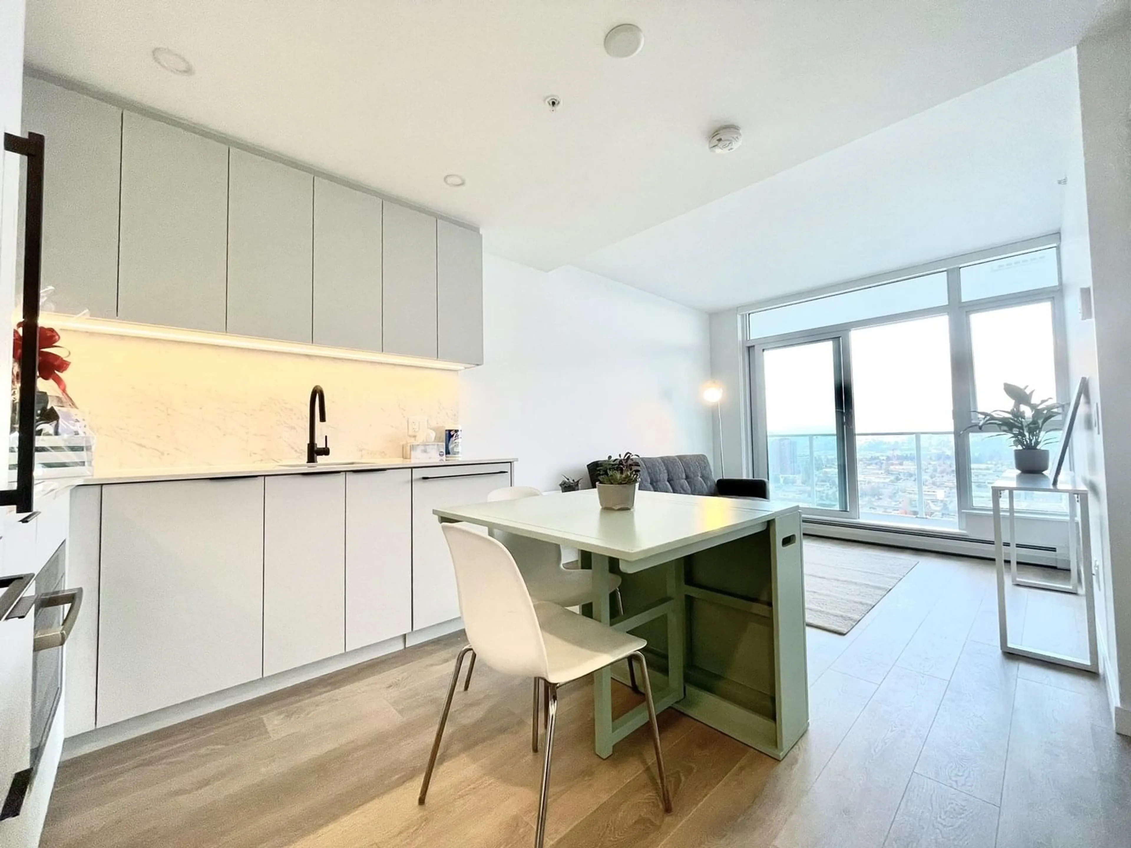 Open concept kitchen, unknown for 2501 - 13685 102, Surrey British Columbia V3T1N7