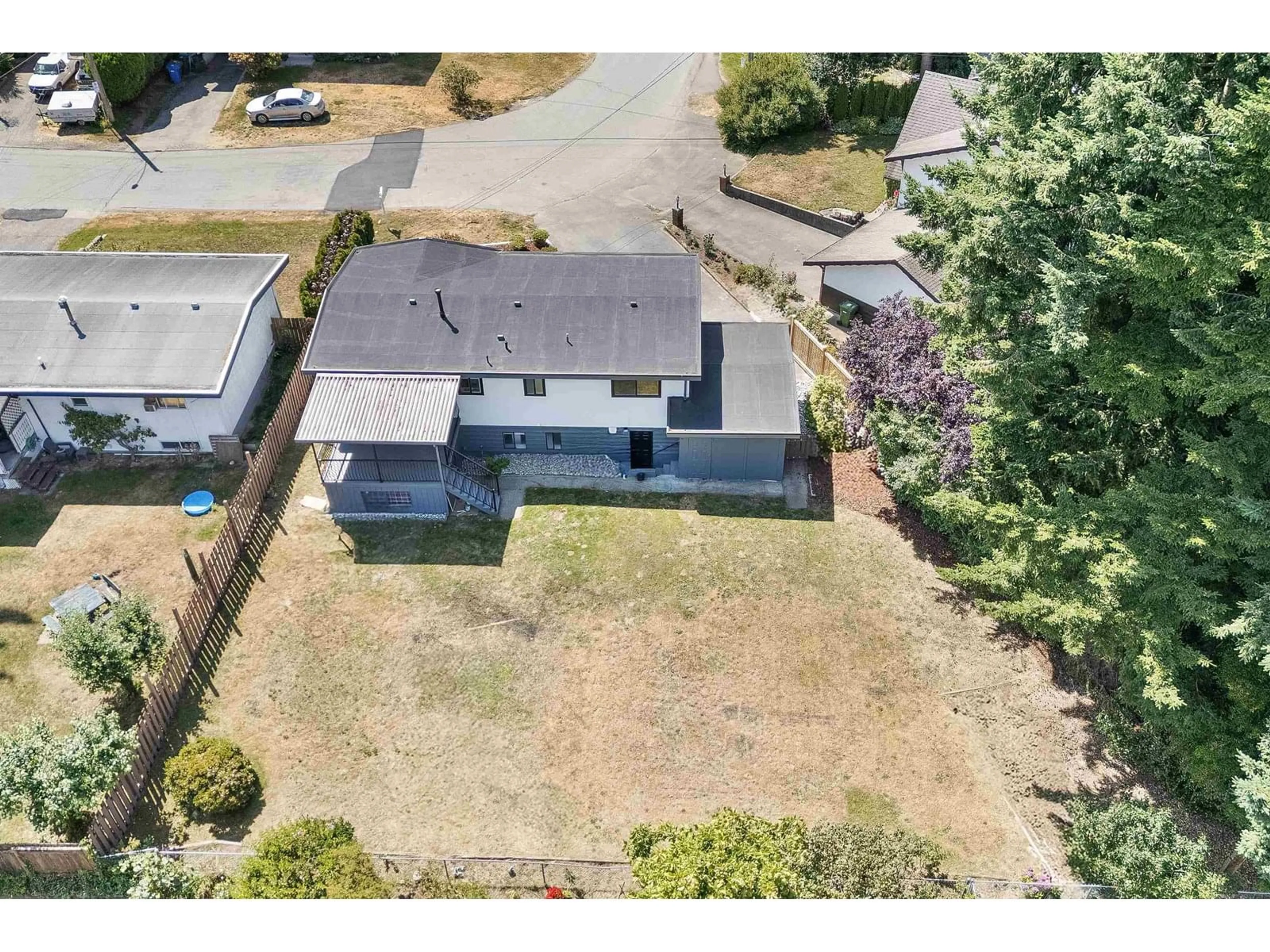 A pic from outside/outdoor area/front of a property/back of a property/a pic from drone, street for 1930 WESTBURY, Abbotsford British Columbia V2S1C1