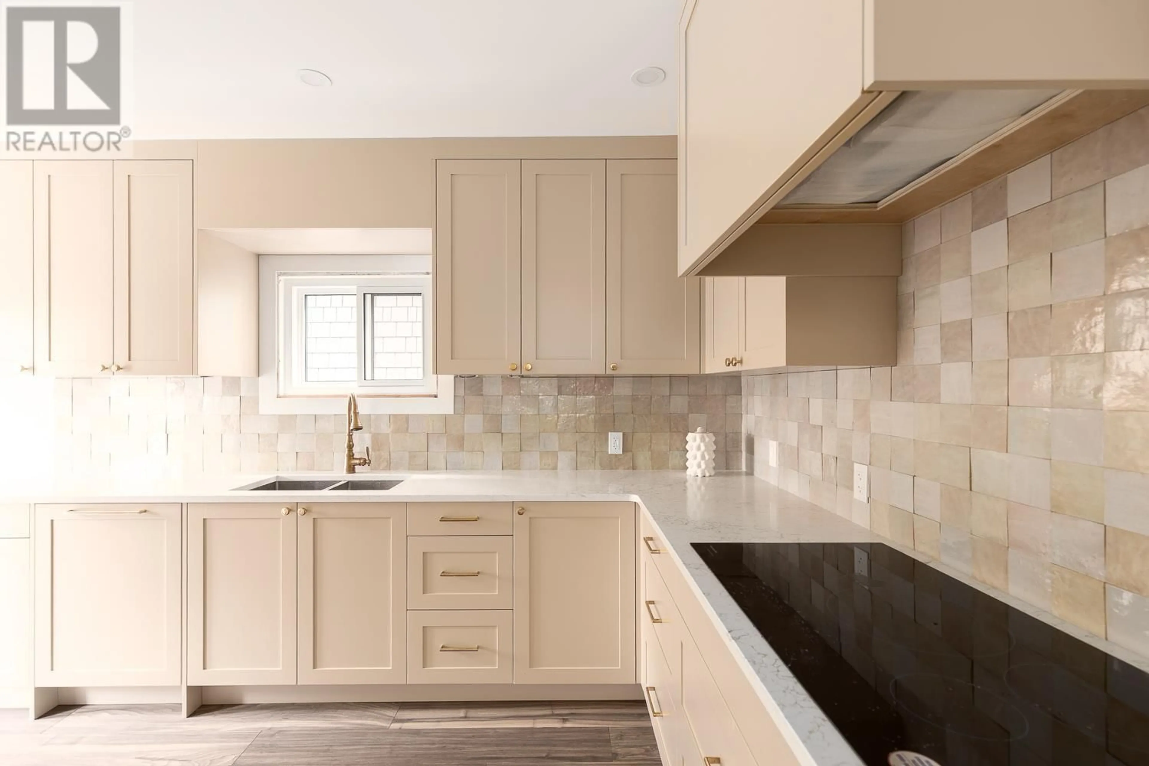 Standard kitchen, ceramic/tile floor for 3760 37TH AVENUE, Vancouver British Columbia V6N2V9