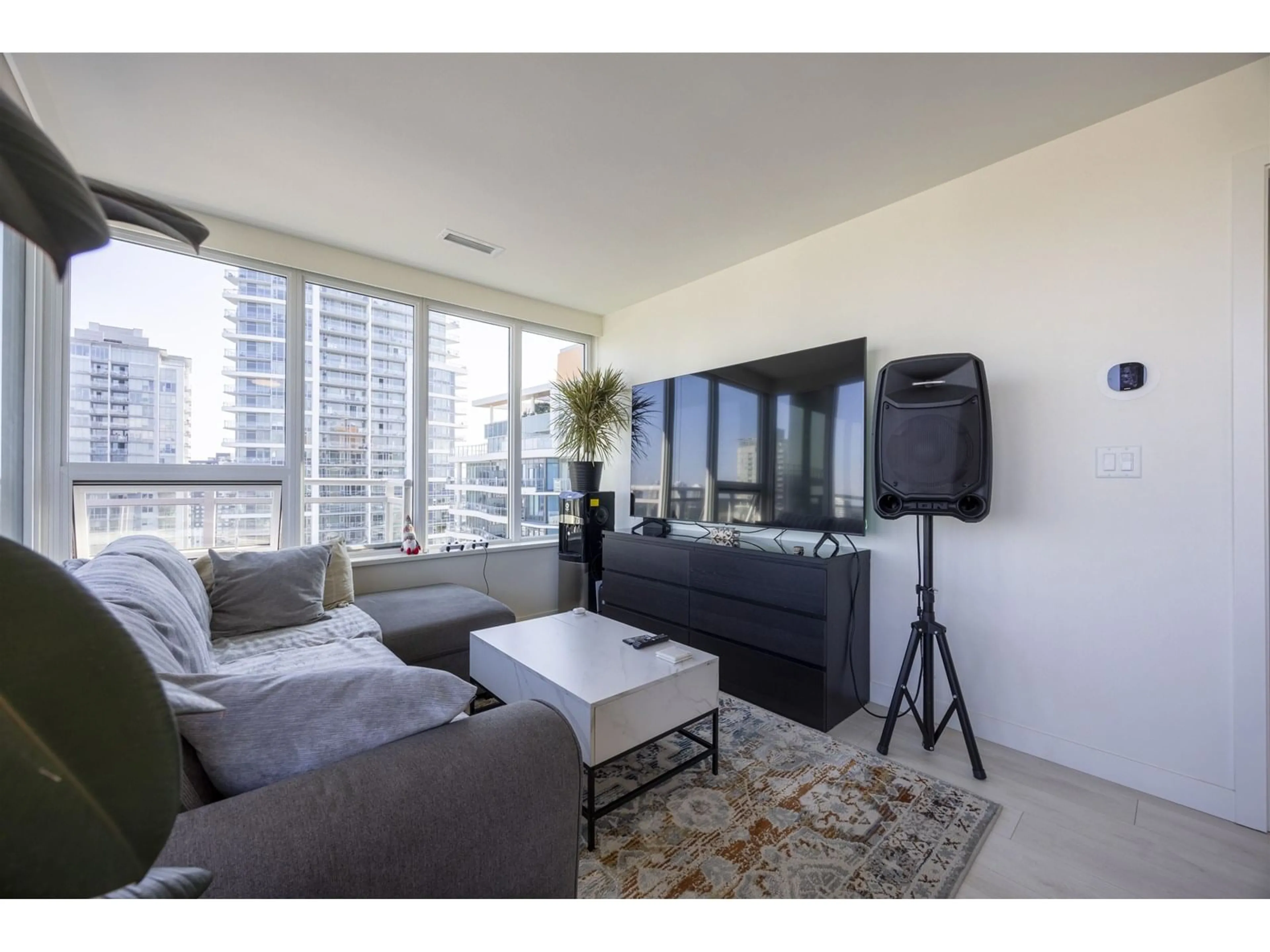 Living room with furniture, unknown for 2605 - 13318 104, Surrey British Columbia V3T0R2