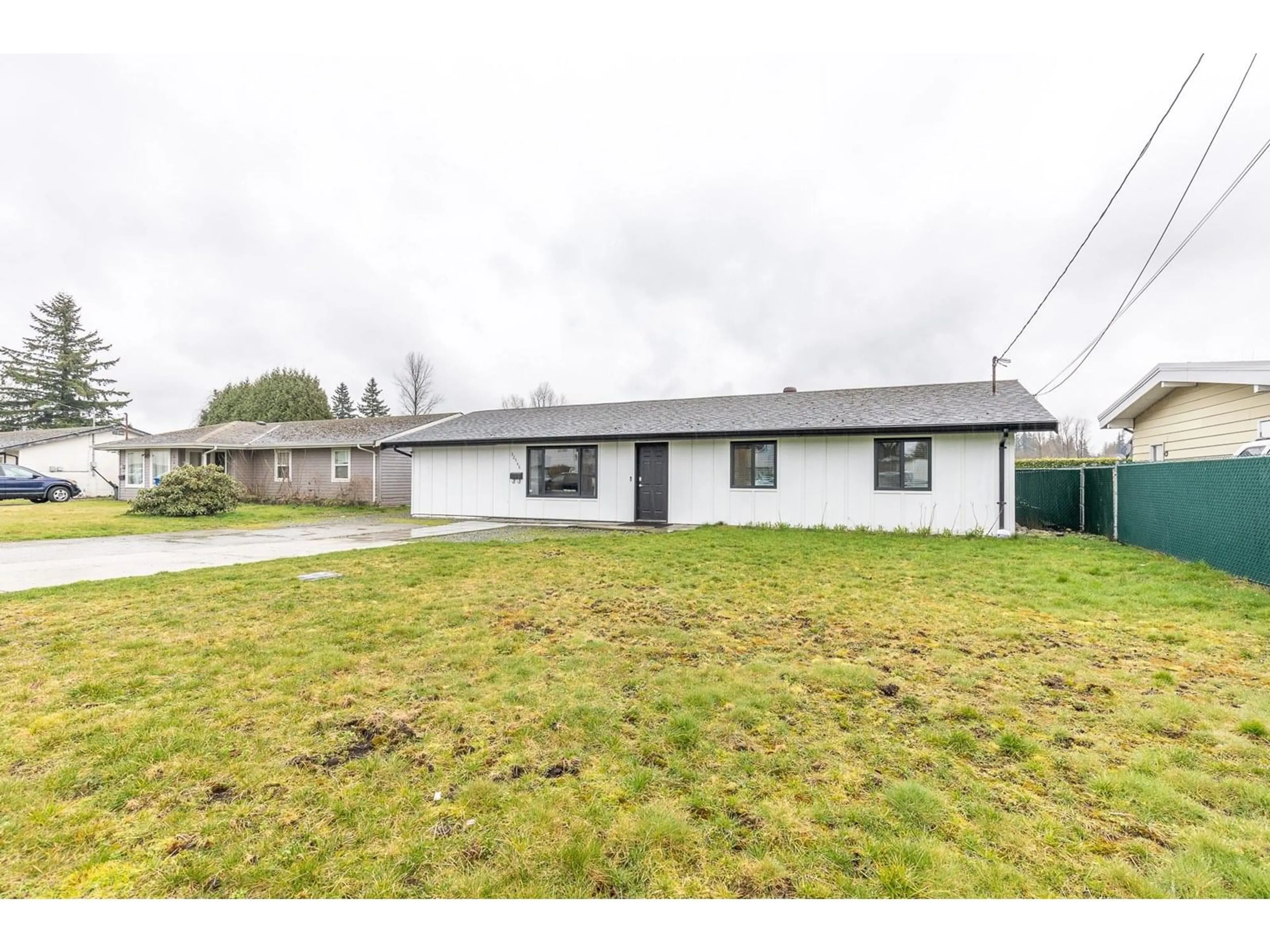 A pic from outside/outdoor area/front of a property/back of a property/a pic from drone, street for 32546 PANDORA, Abbotsford British Columbia V2T3X1