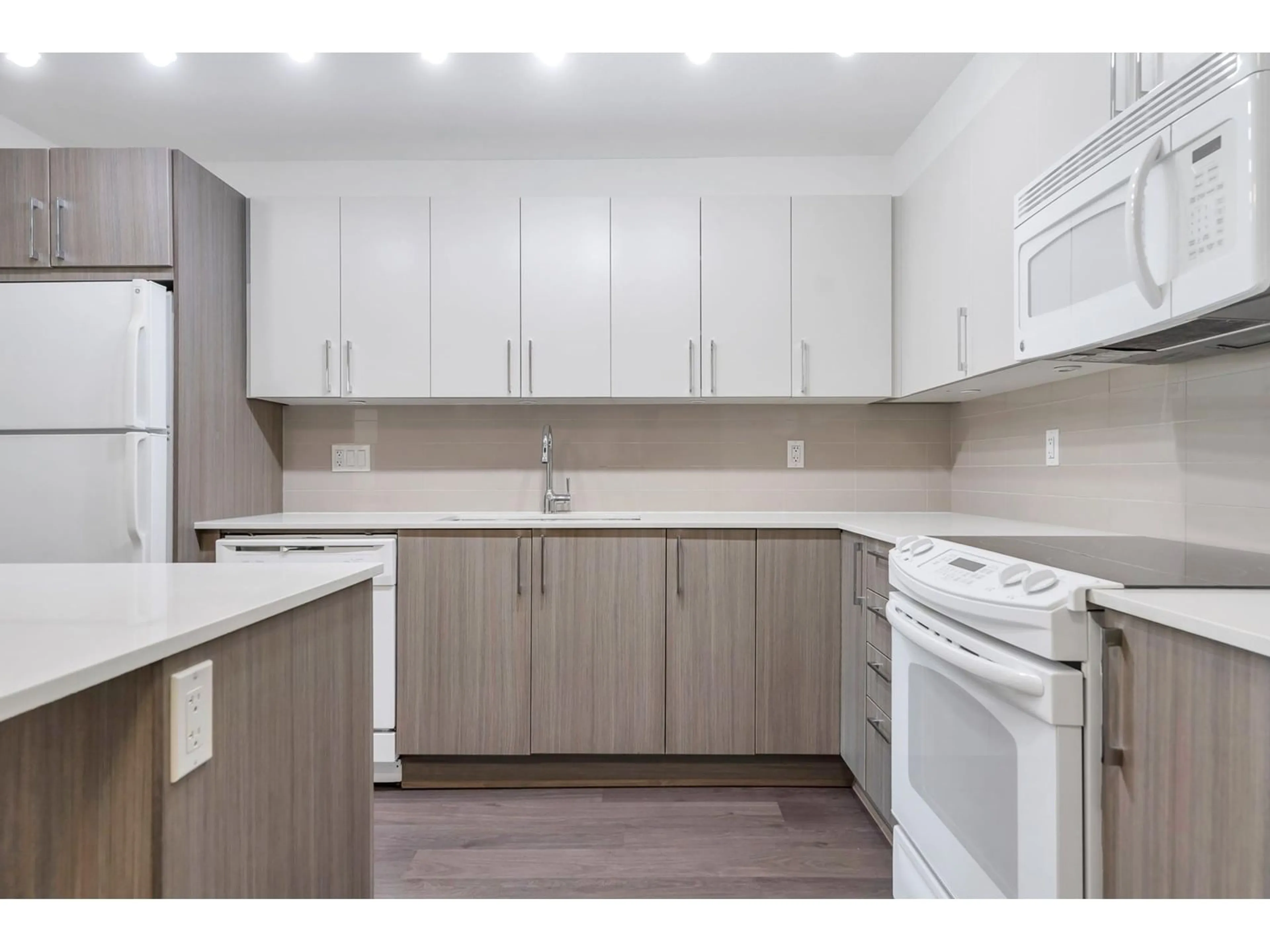 Standard kitchen, wood/laminate floor for 212 - 8695 160, Surrey British Columbia V4N6L6