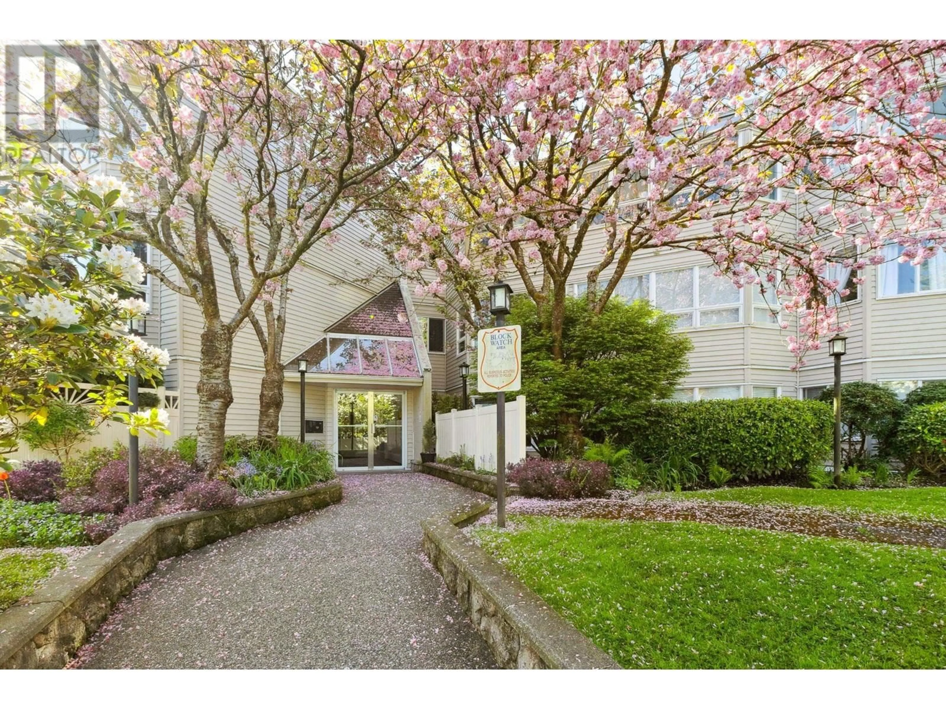 Indoor foyer for 204 - 1155 ROSS ROAD, North Vancouver British Columbia V7K1C6