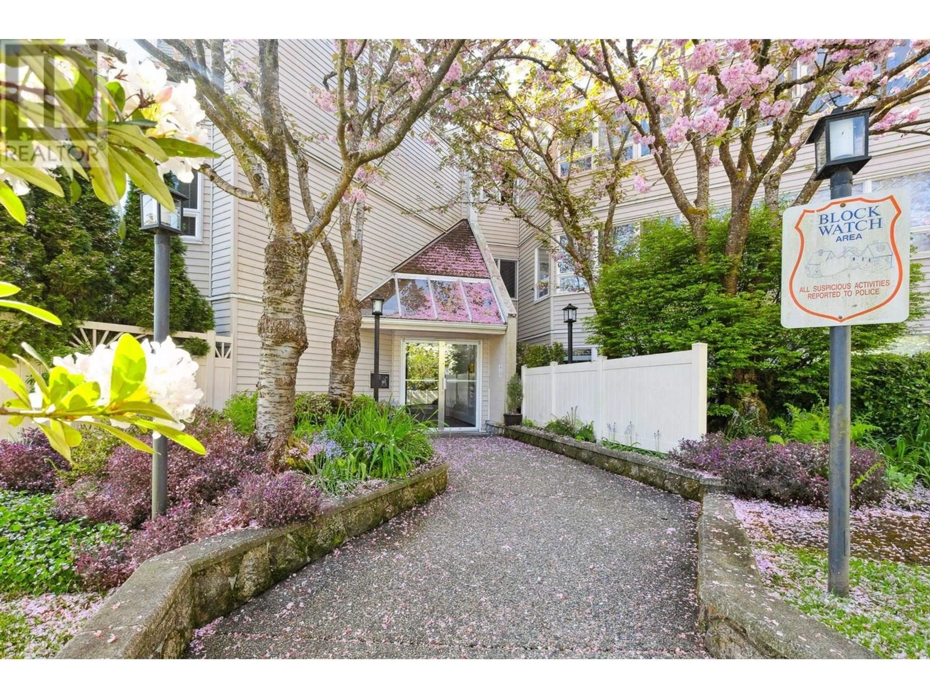 Indoor foyer for 204 - 1155 ROSS ROAD, North Vancouver British Columbia V7K1C6