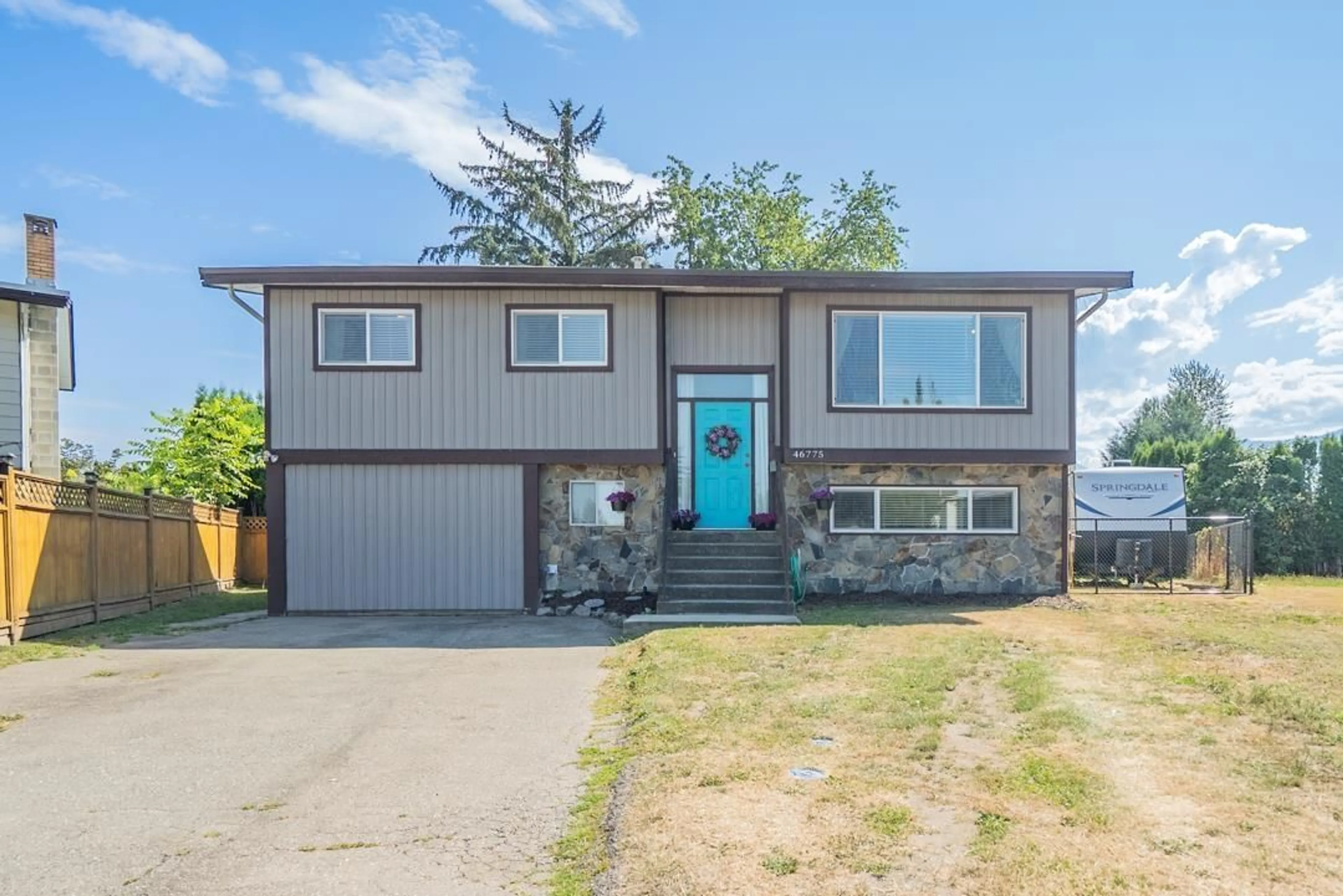 Home with vinyl exterior material, street for 46775 AUBURN PLACE, Chilliwack British Columbia V2P7J5