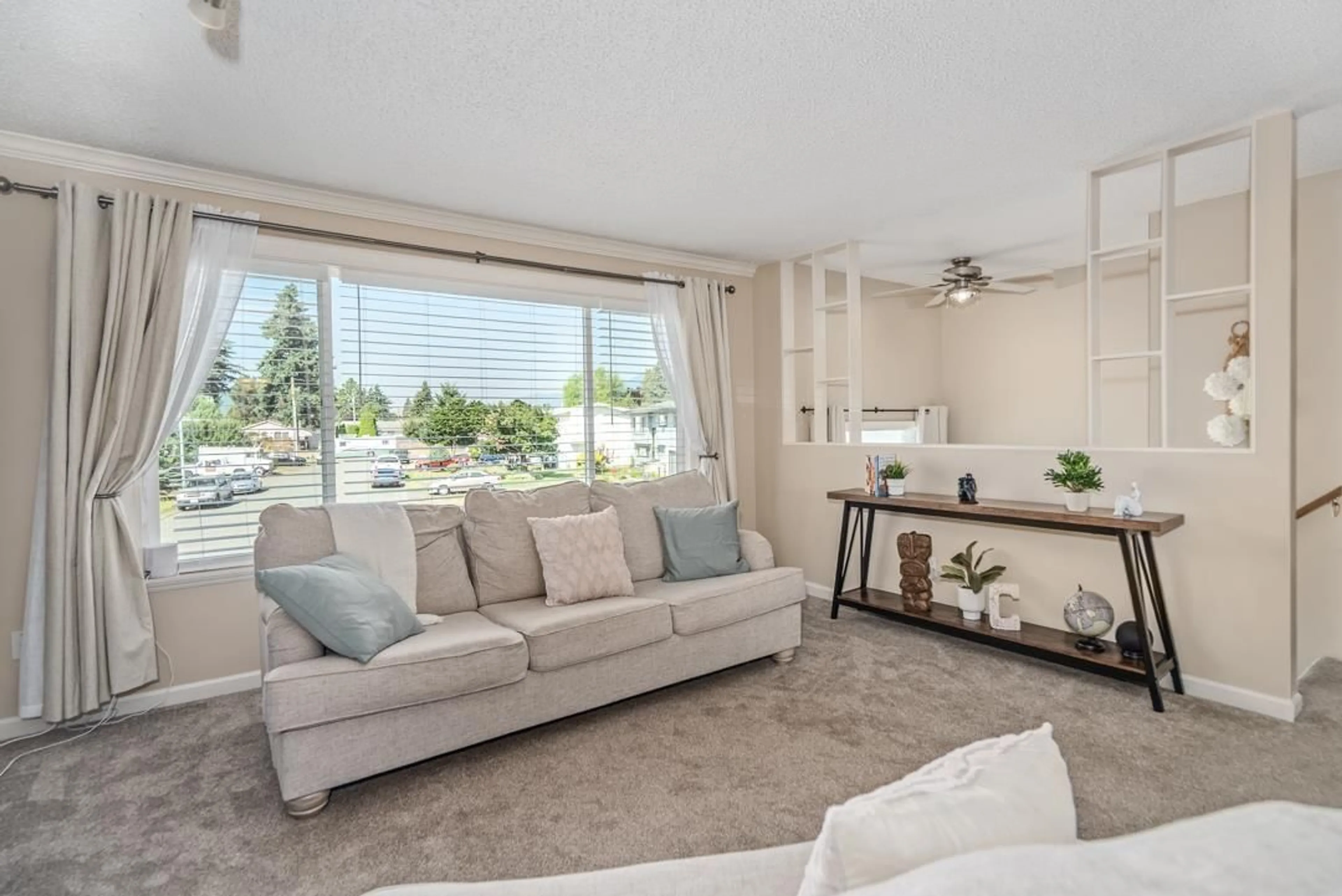 Living room with furniture, unknown for 46775 AUBURN PLACE, Chilliwack British Columbia V2P7J5