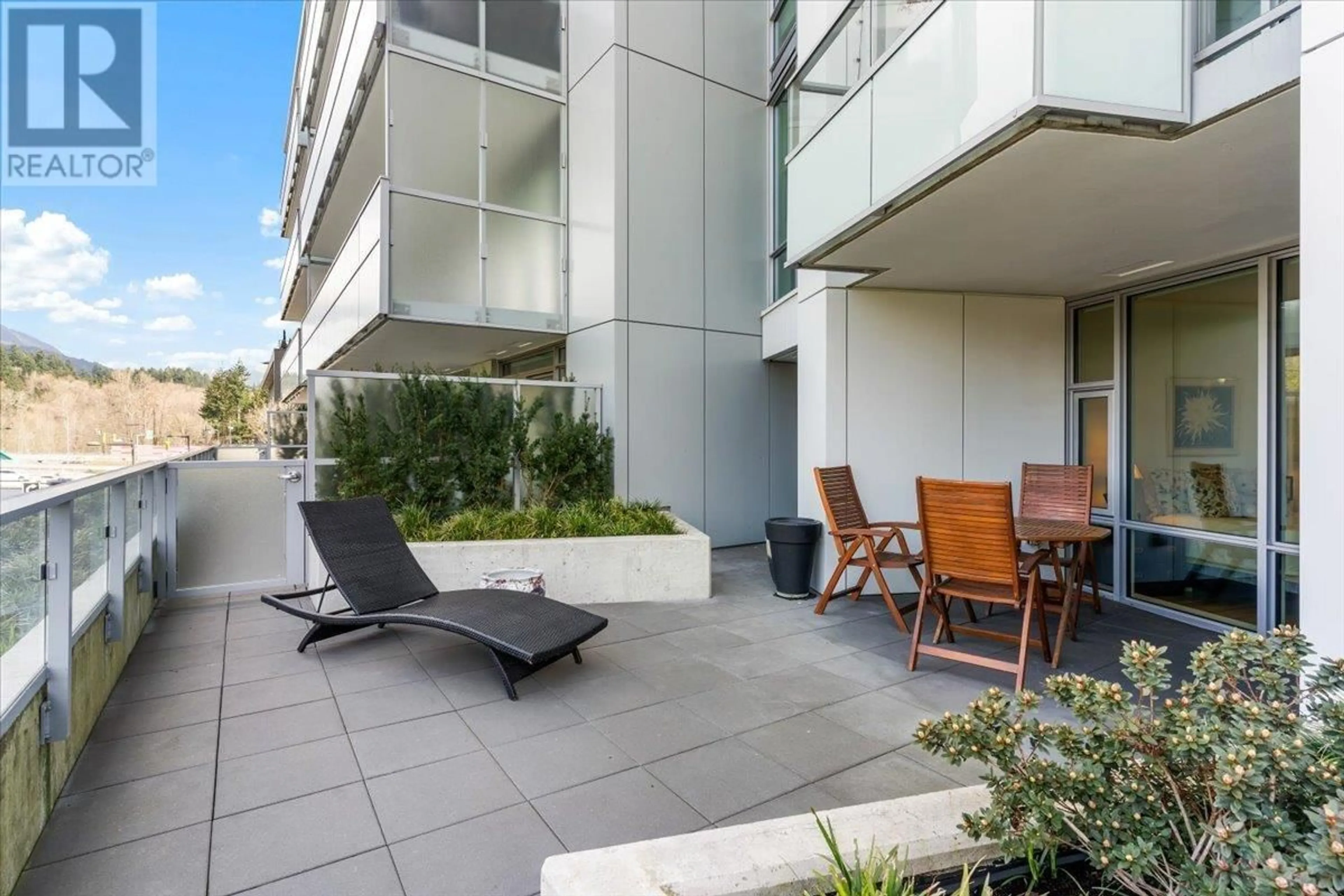 Patio, street for 319 - 1500 FERN STREET, North Vancouver British Columbia V7J0E6