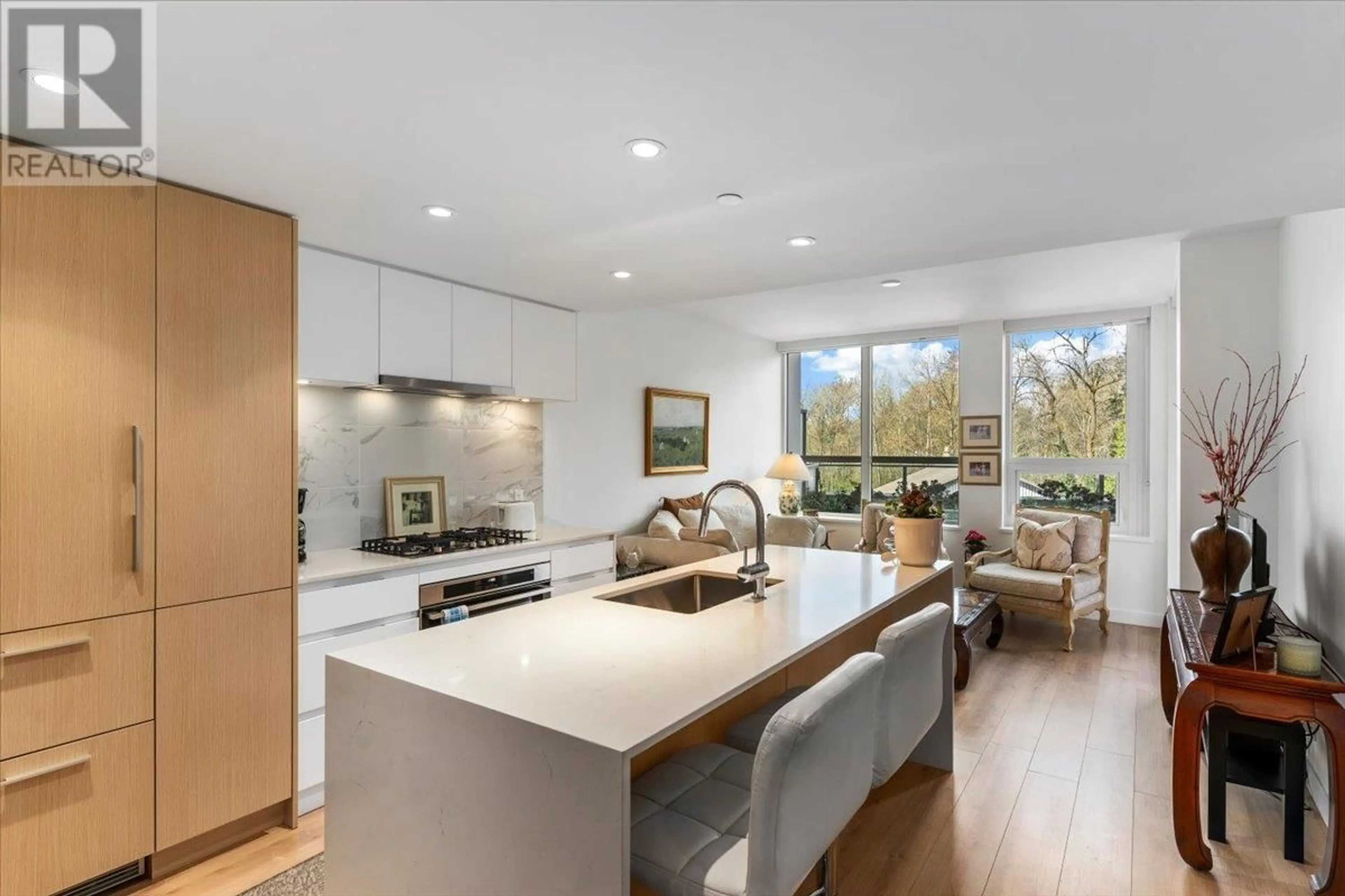 Open concept kitchen, unknown for 319 - 1500 FERN STREET, North Vancouver British Columbia V7J0E6