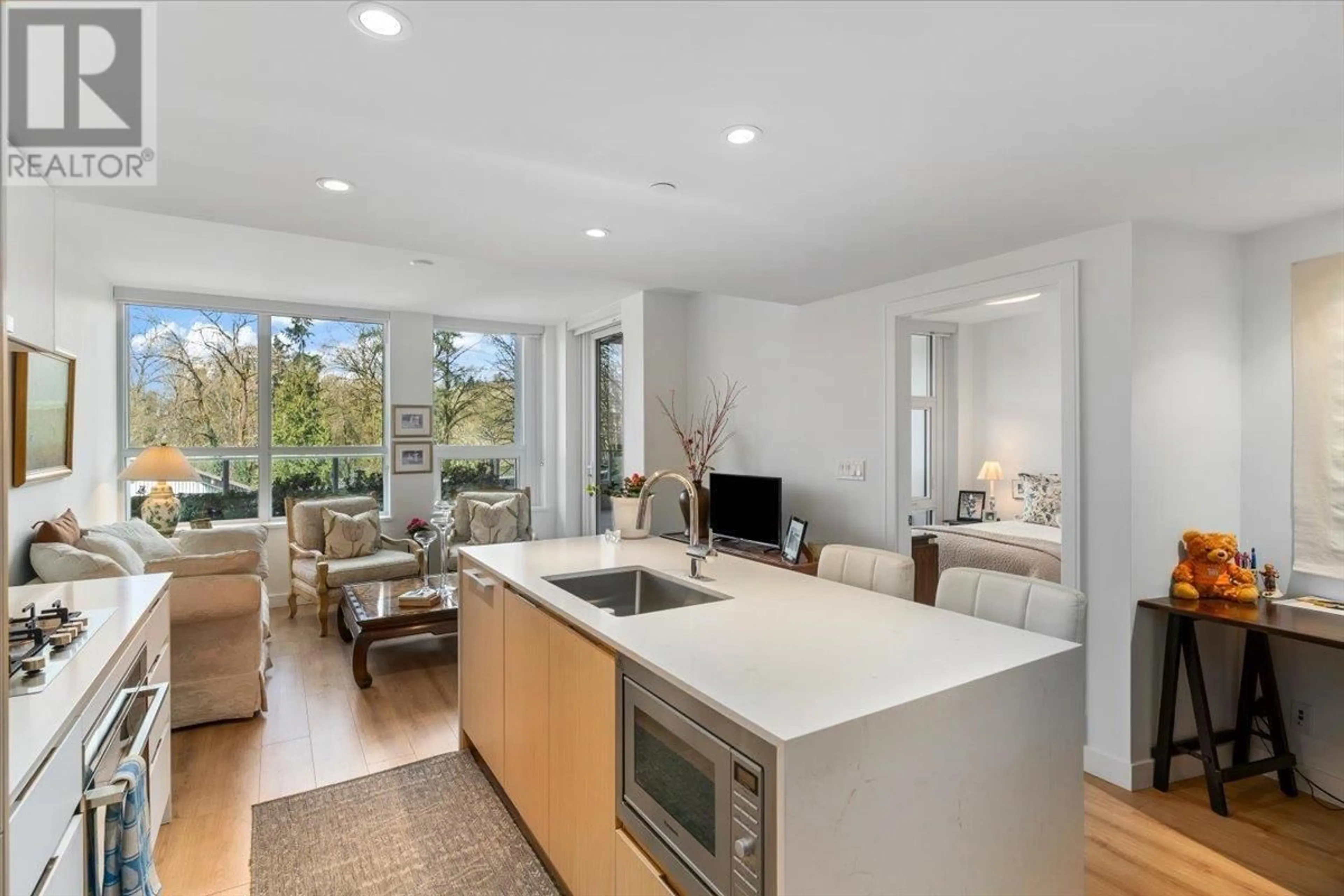 Open concept kitchen, unknown for 319 - 1500 FERN STREET, North Vancouver British Columbia V7J0E6