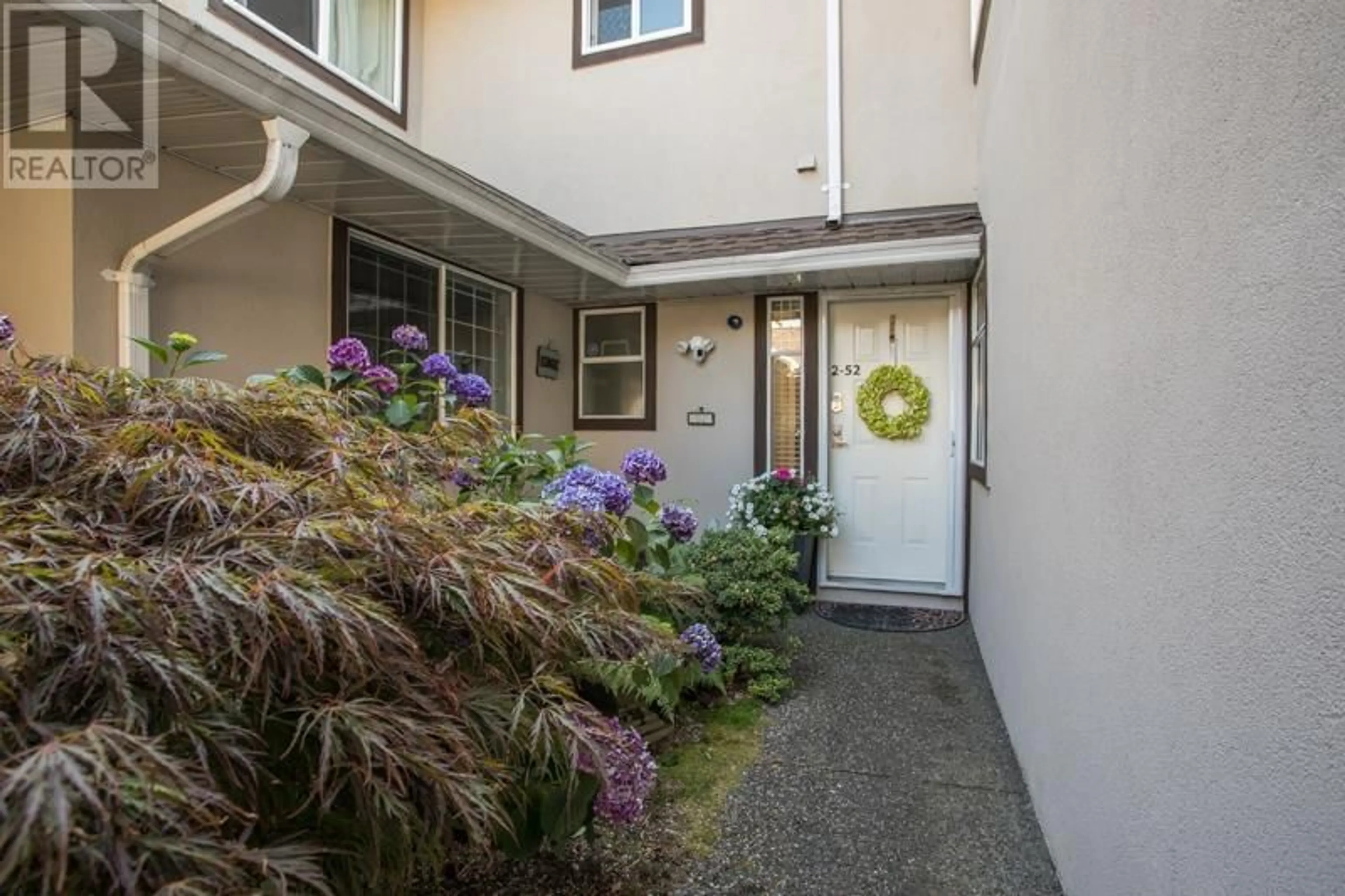 Indoor entryway for 2 - 52 RICHMOND STREET, New Westminster British Columbia V3L5P2