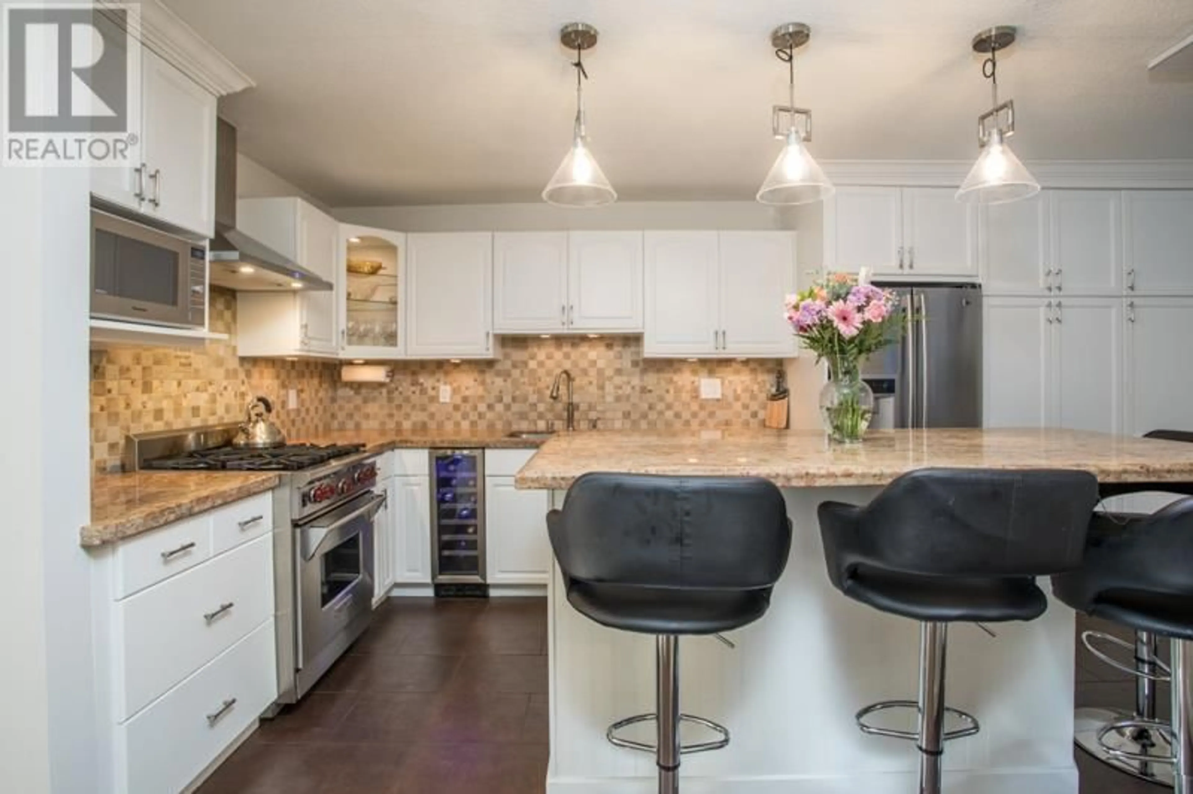 Contemporary kitchen, ceramic/tile floor for 2 - 52 RICHMOND STREET, New Westminster British Columbia V3L5P2