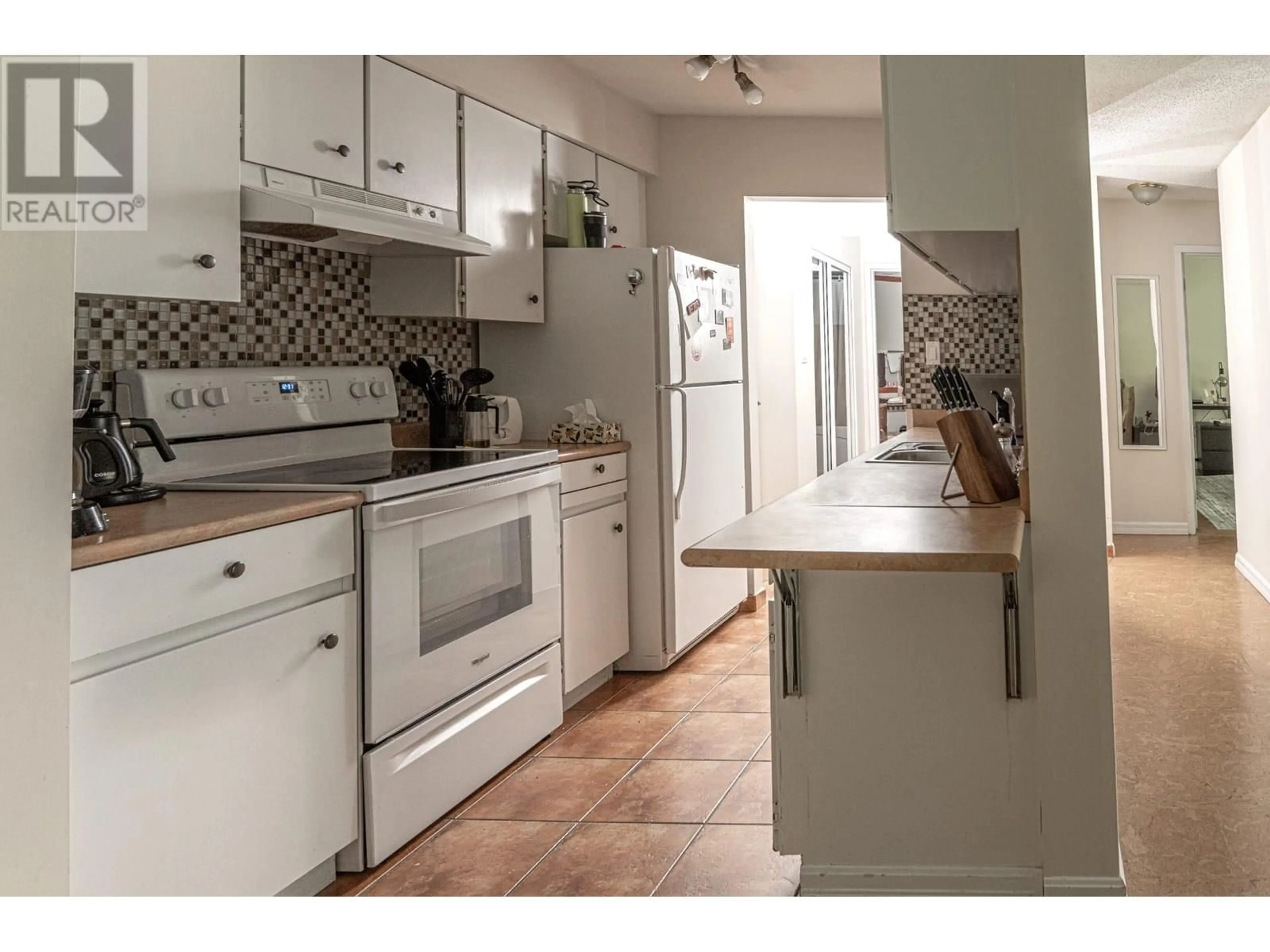 Standard kitchen, unknown for 303 - 9857 MANCHESTER DRIVE, Burnaby British Columbia V3N4P5