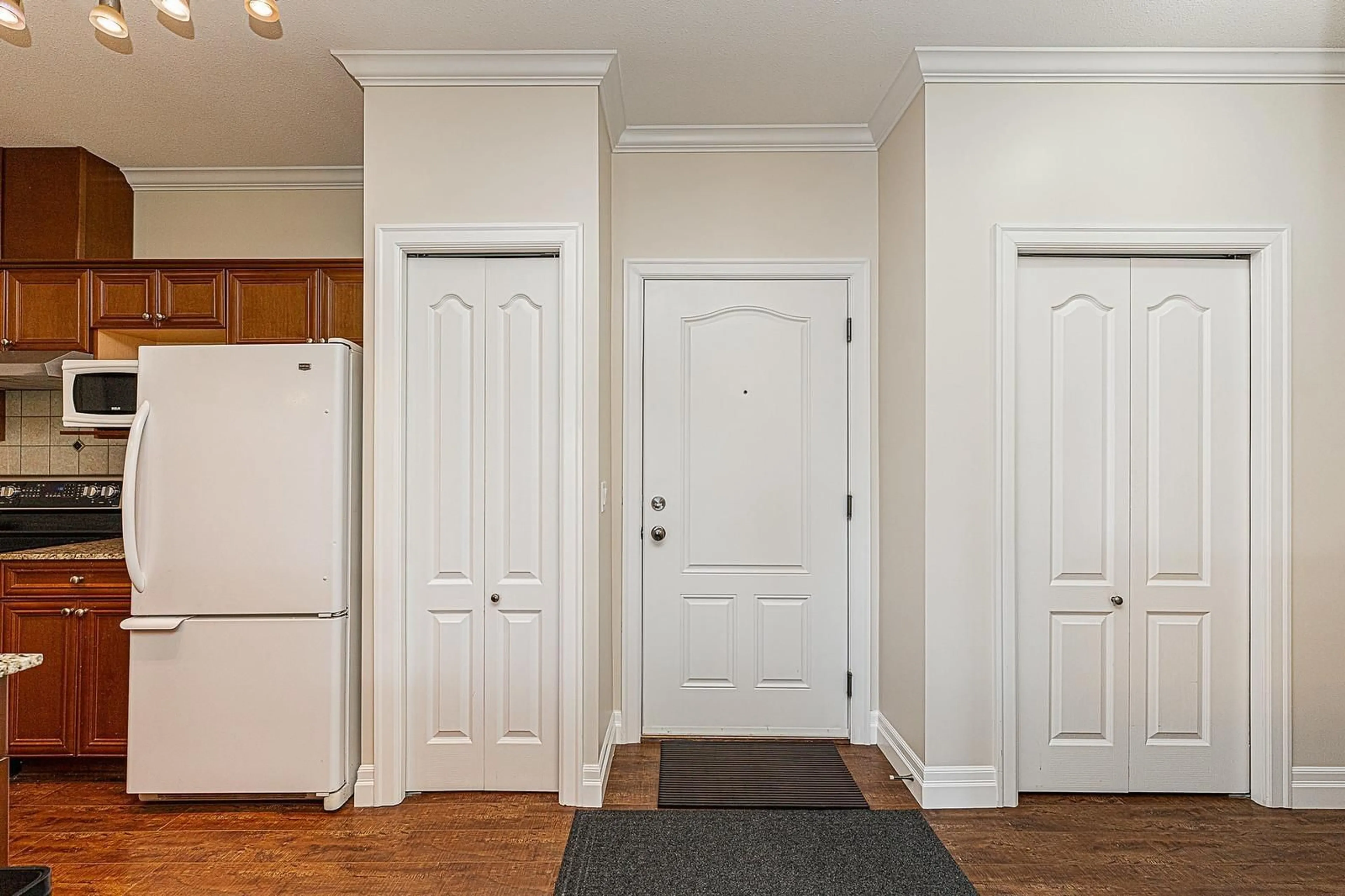 Indoor entryway for 305 - 9270 EDWARD STREET, Chilliwack British Columbia V2P4C4