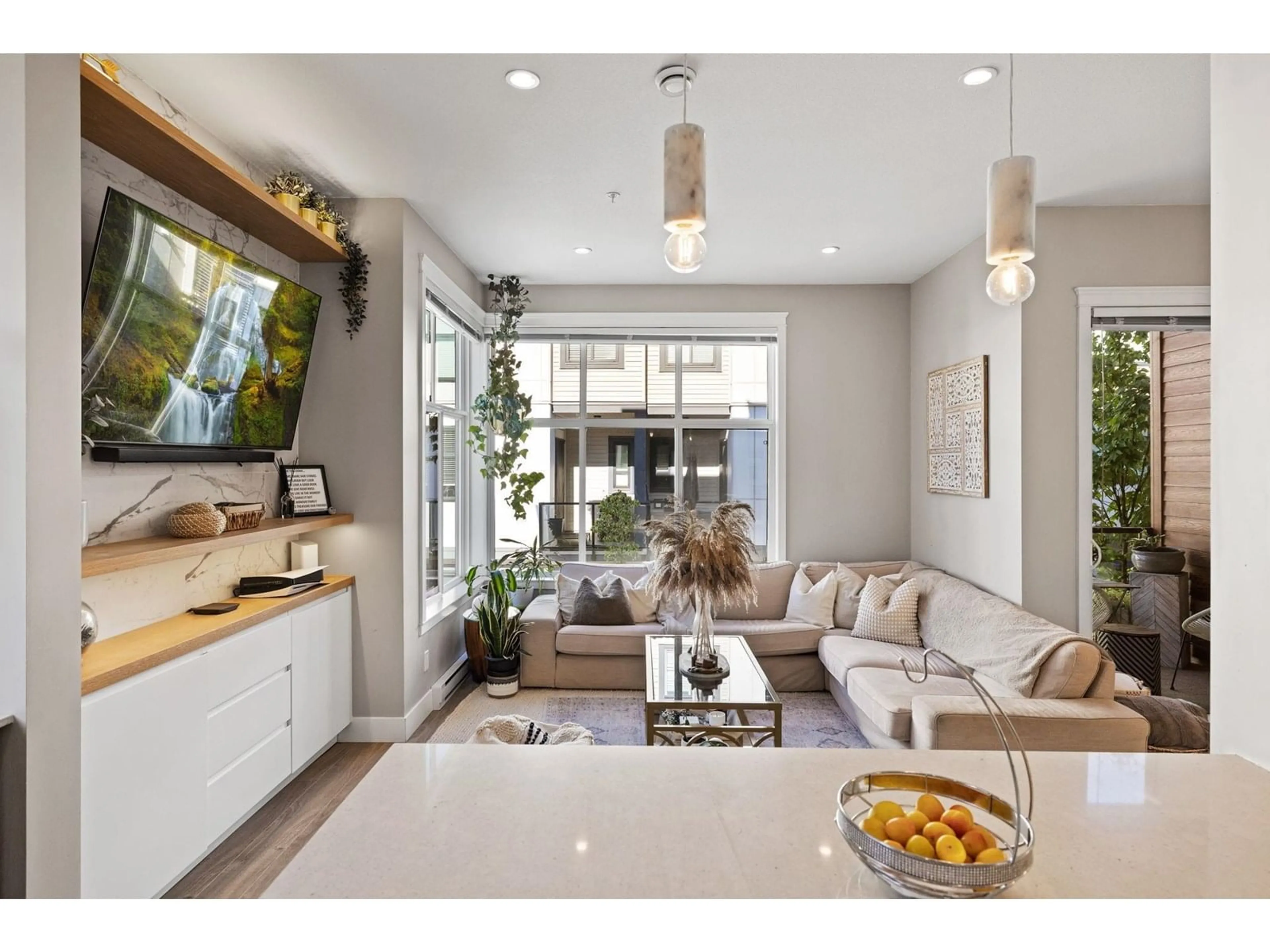 Open concept kitchen, ceramic/tile floor for 60 - 20849 78B, Langley British Columbia V2Y0X6
