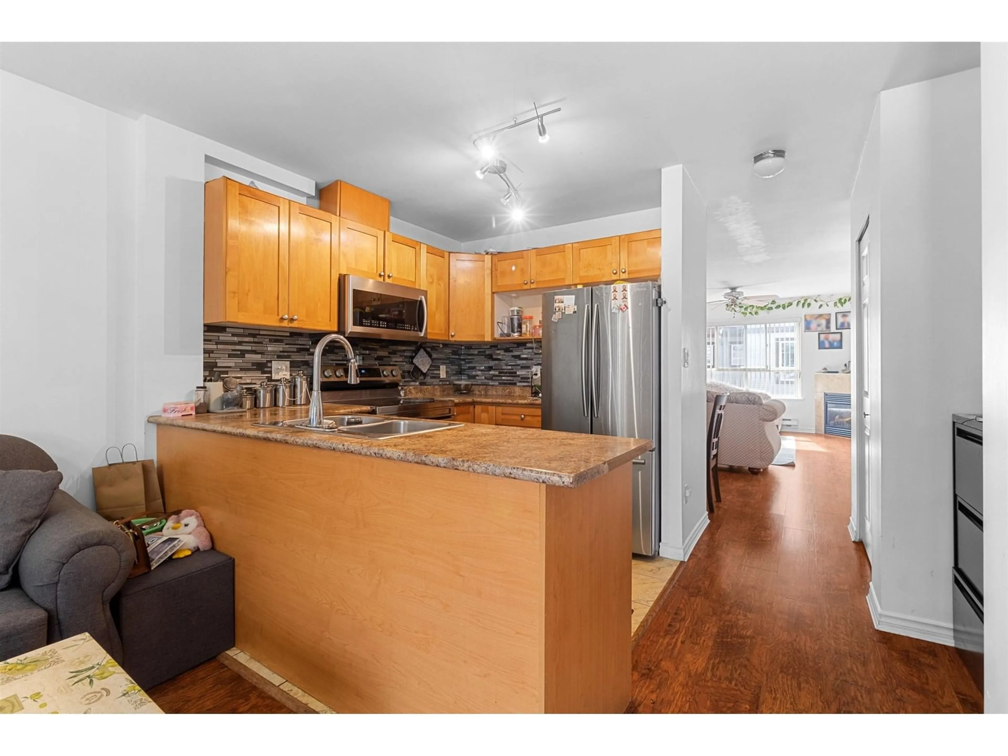 Open concept kitchen, unknown for 18 - 12730 66, Surrey British Columbia V3W2A9