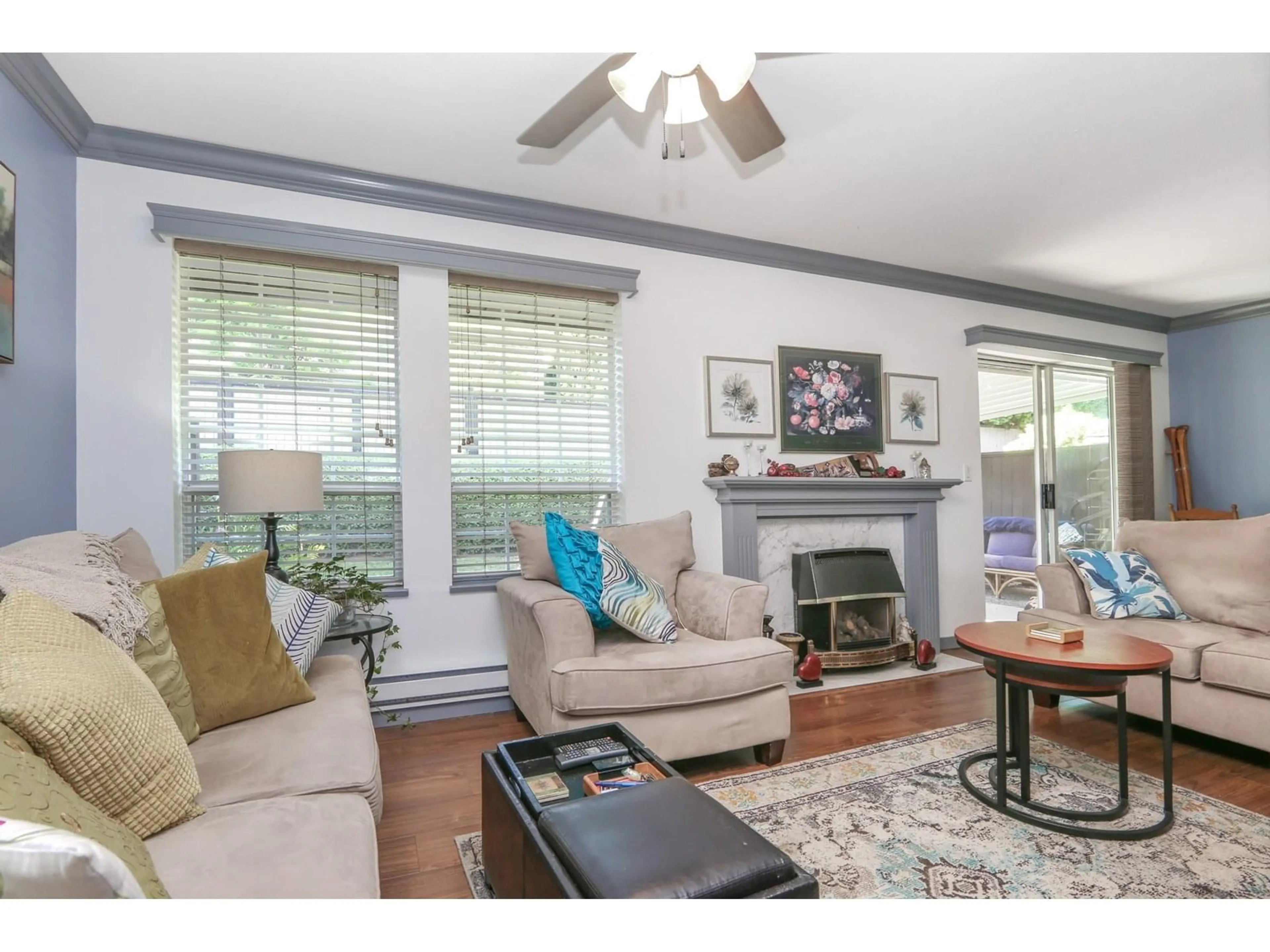 Living room with furniture, wood/laminate floor for 3 - 34942 MT BLANCHARD, Abbotsford British Columbia V2S7K8
