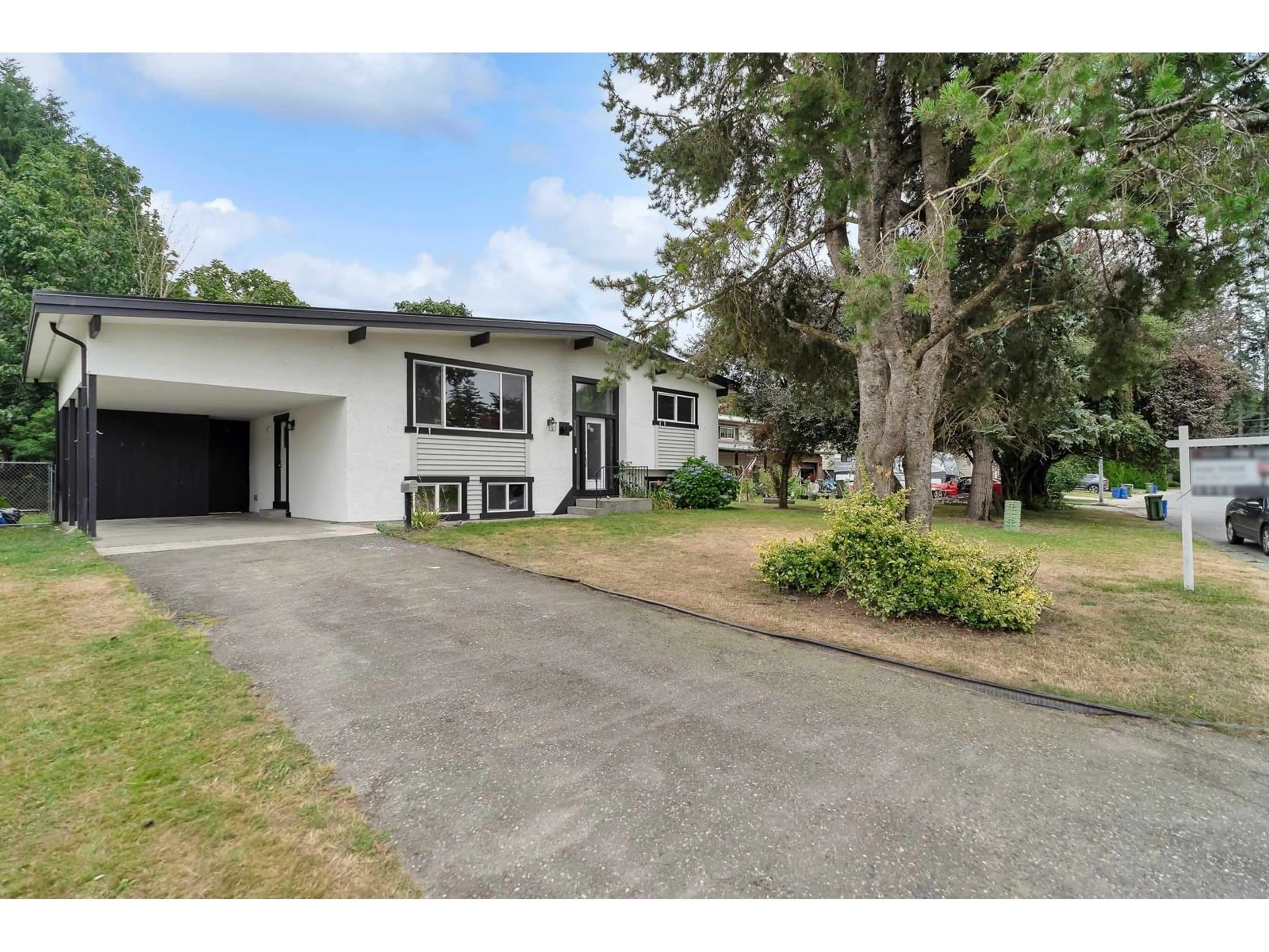 A pic from outside/outdoor area/front of a property/back of a property/a pic from drone, street for 6050 GLENMORE DRIVE, Chilliwack British Columbia V2R2H5