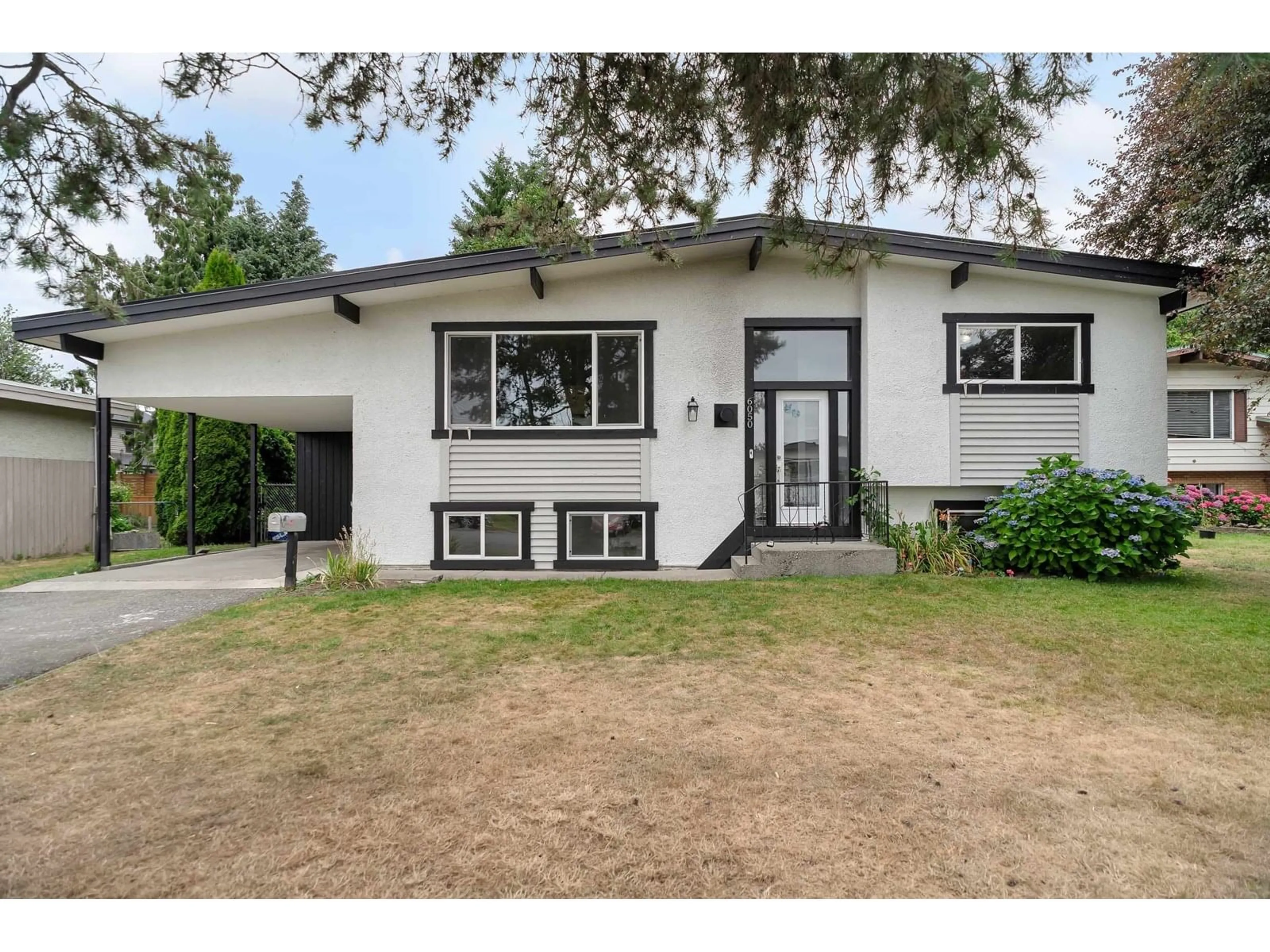 Home with vinyl exterior material, street for 6050 GLENMORE DRIVE, Chilliwack British Columbia V2R2H5