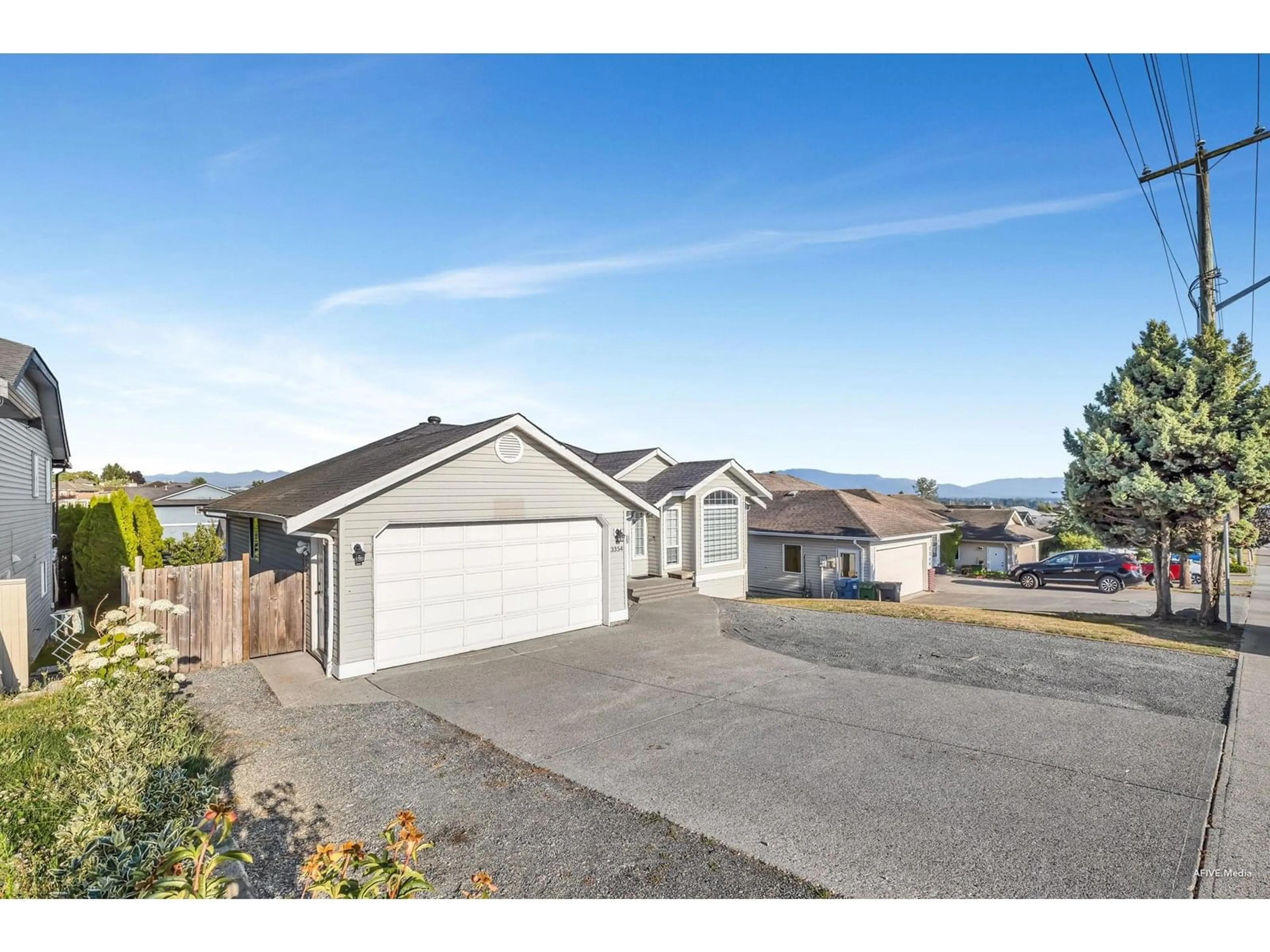 A pic from outside/outdoor area/front of a property/back of a property/a pic from drone, street for 3354 TOWNLINE, Abbotsford British Columbia V2T5S4