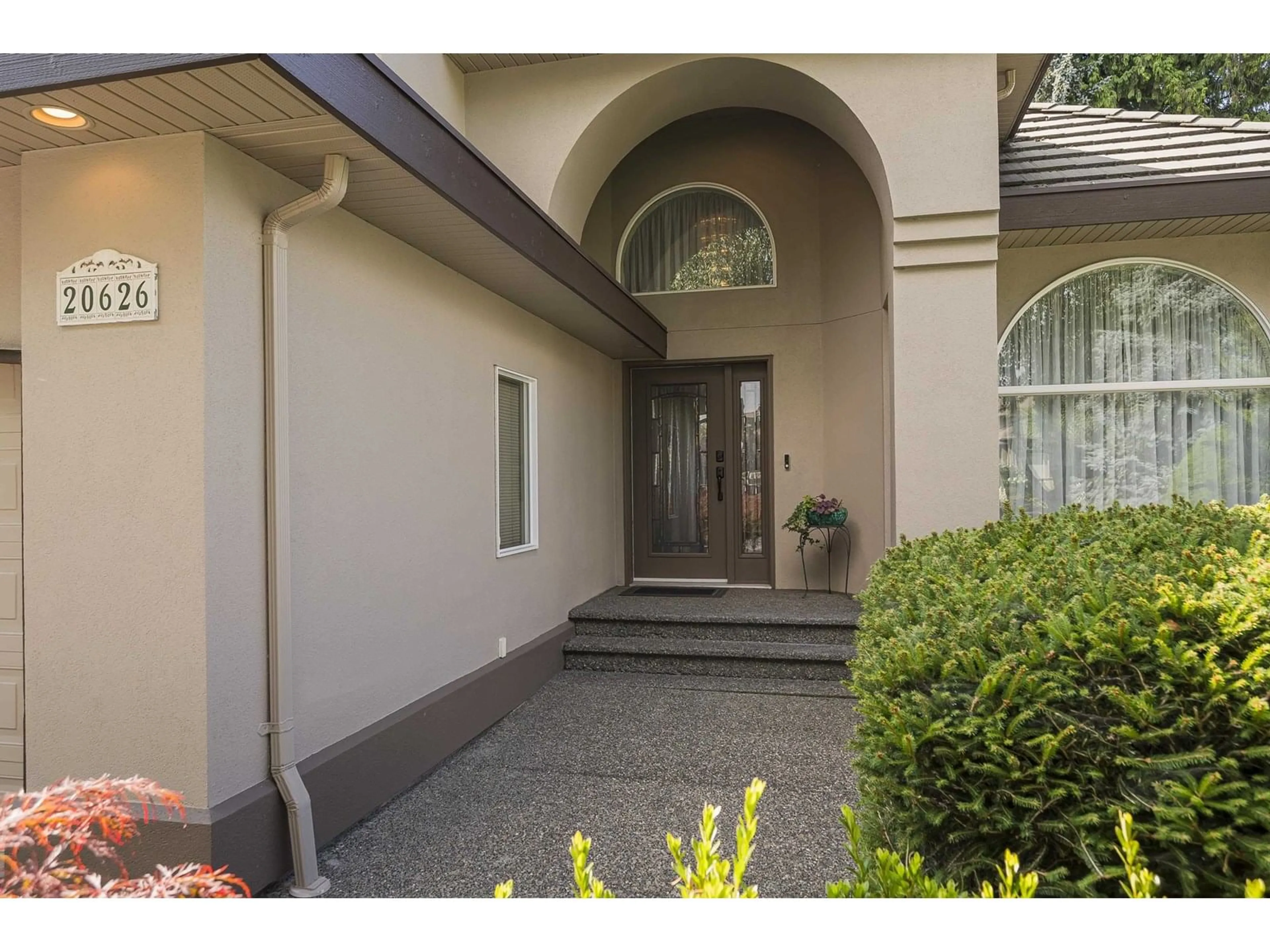 Indoor foyer for 20626 91A, Langley British Columbia V1M2X2