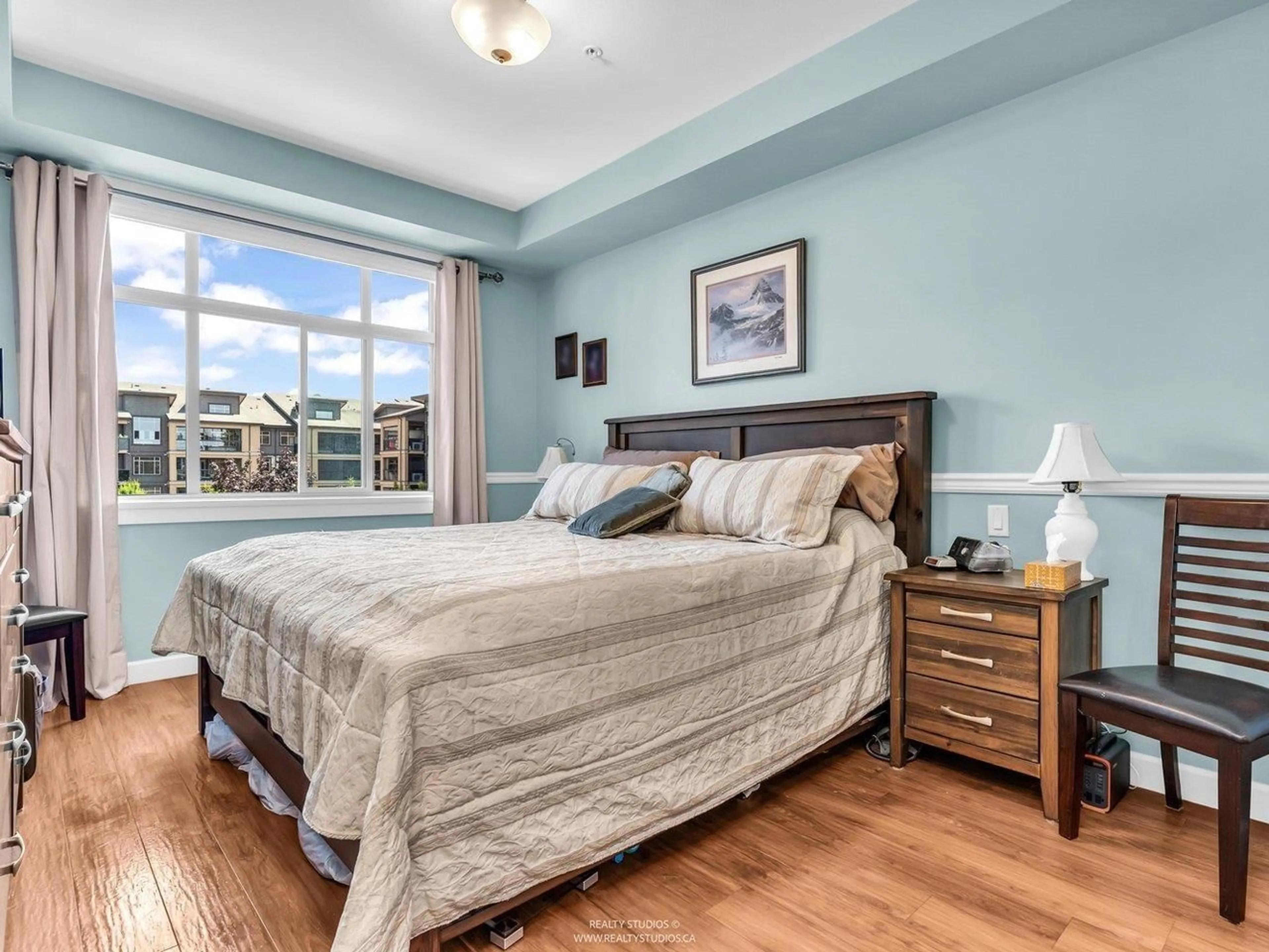 Bedroom with bed, wood/laminate floor for 408 - 8258 207A, Langley British Columbia V2Y0N3