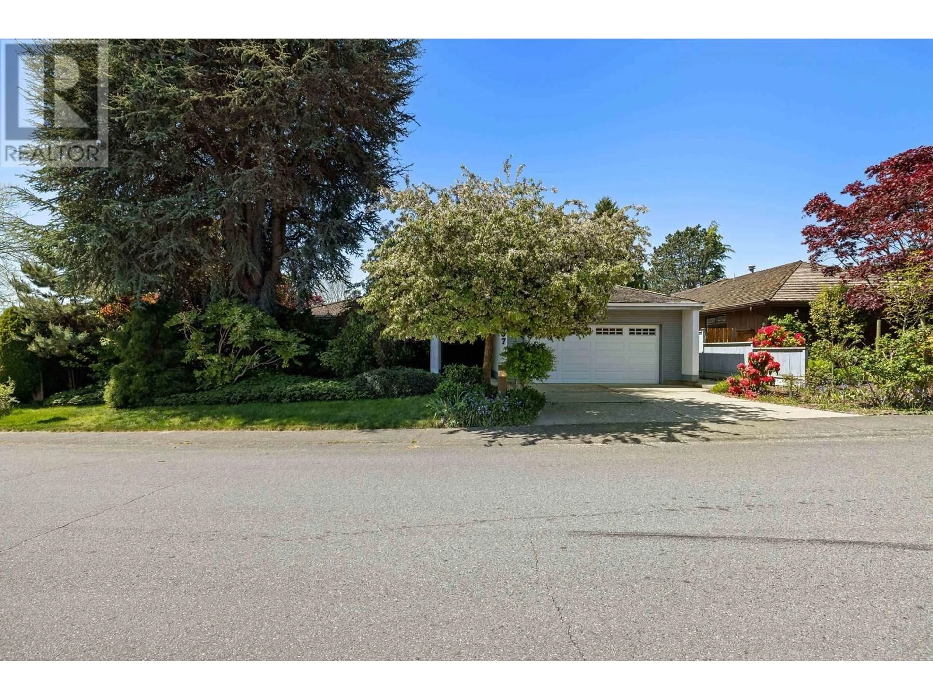 A pic from outside/outdoor area/front of a property/back of a property/a pic from drone, street for 5757 GOLDENROD CRESCENT, Delta British Columbia V4L2H1