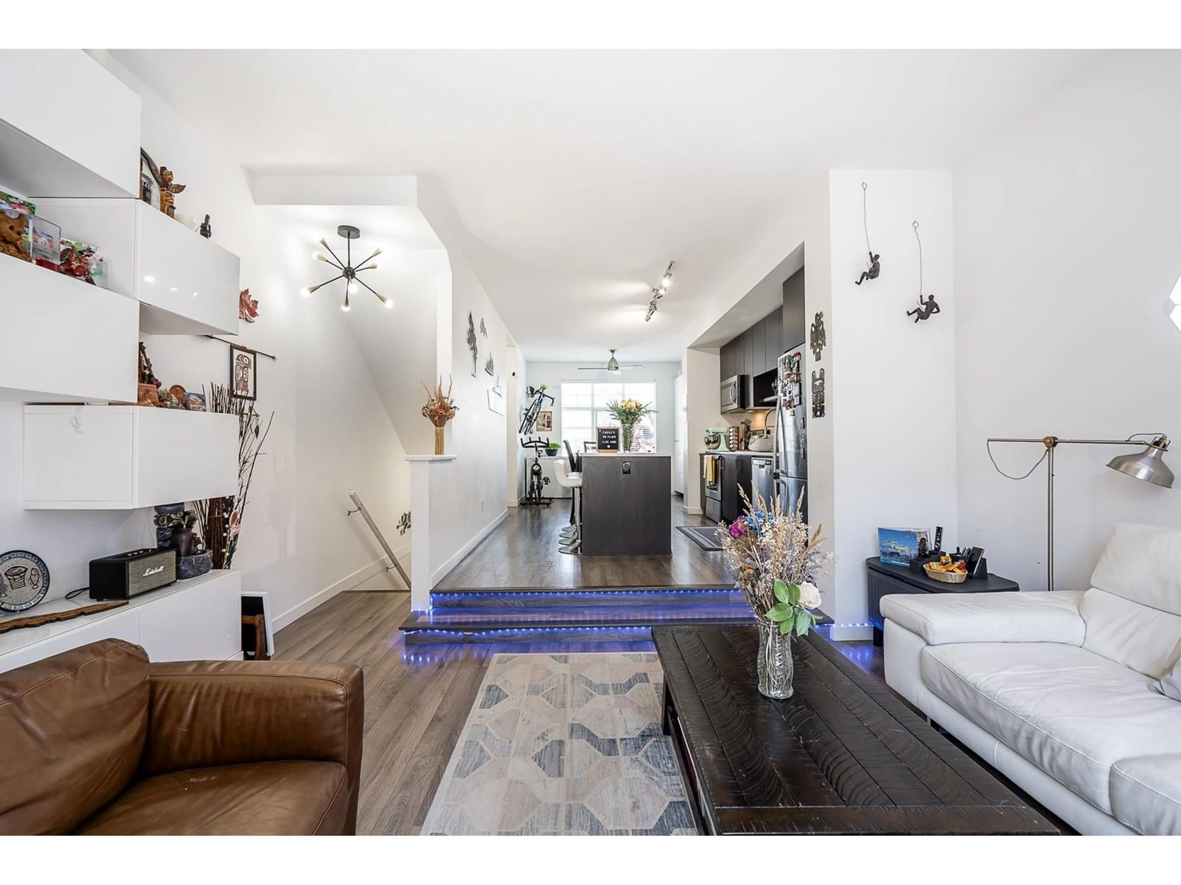 Indoor entryway for 94 - 8130 136A, Surrey British Columbia V3W1H9