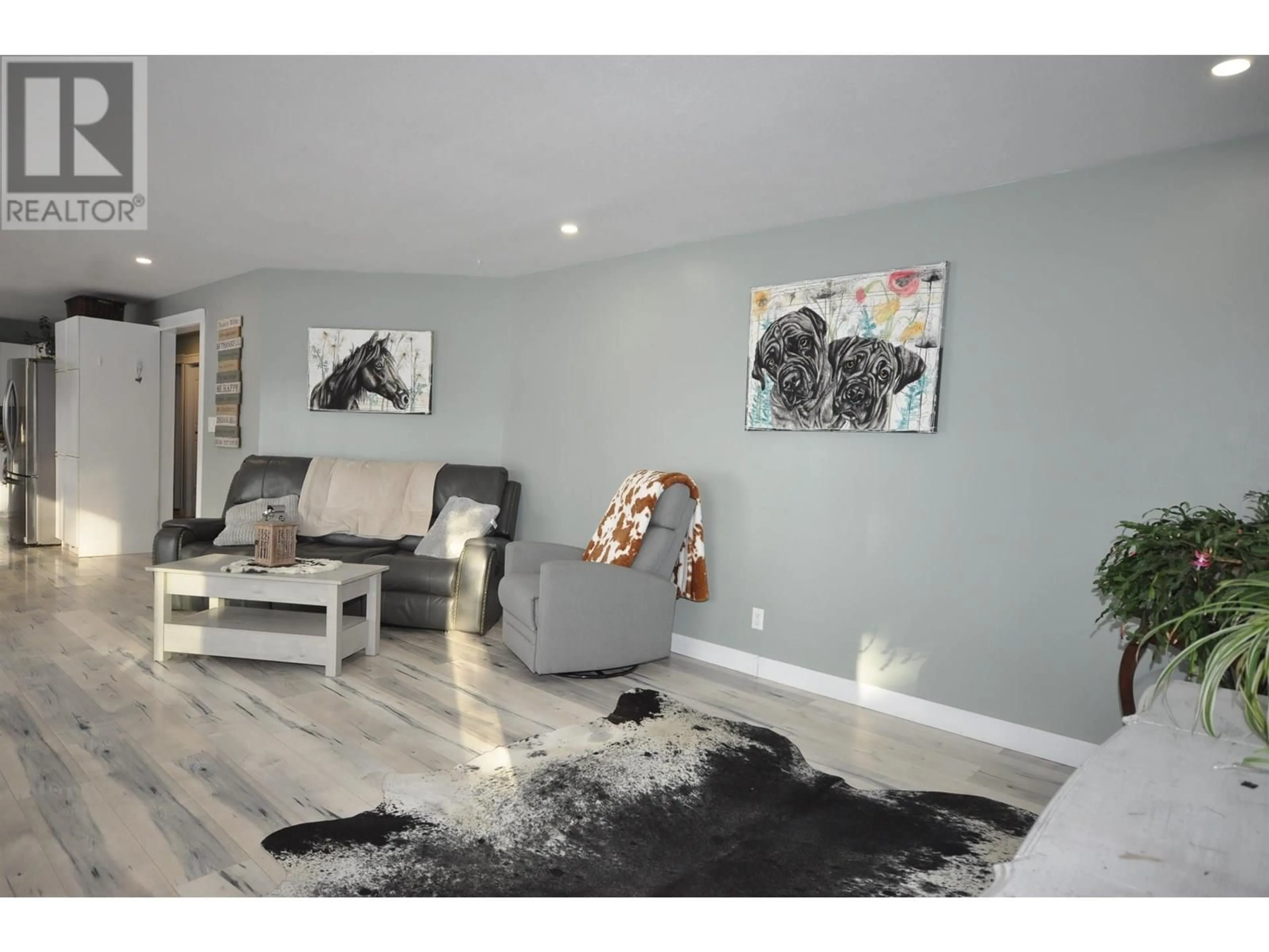 Living room with furniture, wood/laminate floor for 2484 BAILEY ROAD, Williams Lake British Columbia V2G5B9