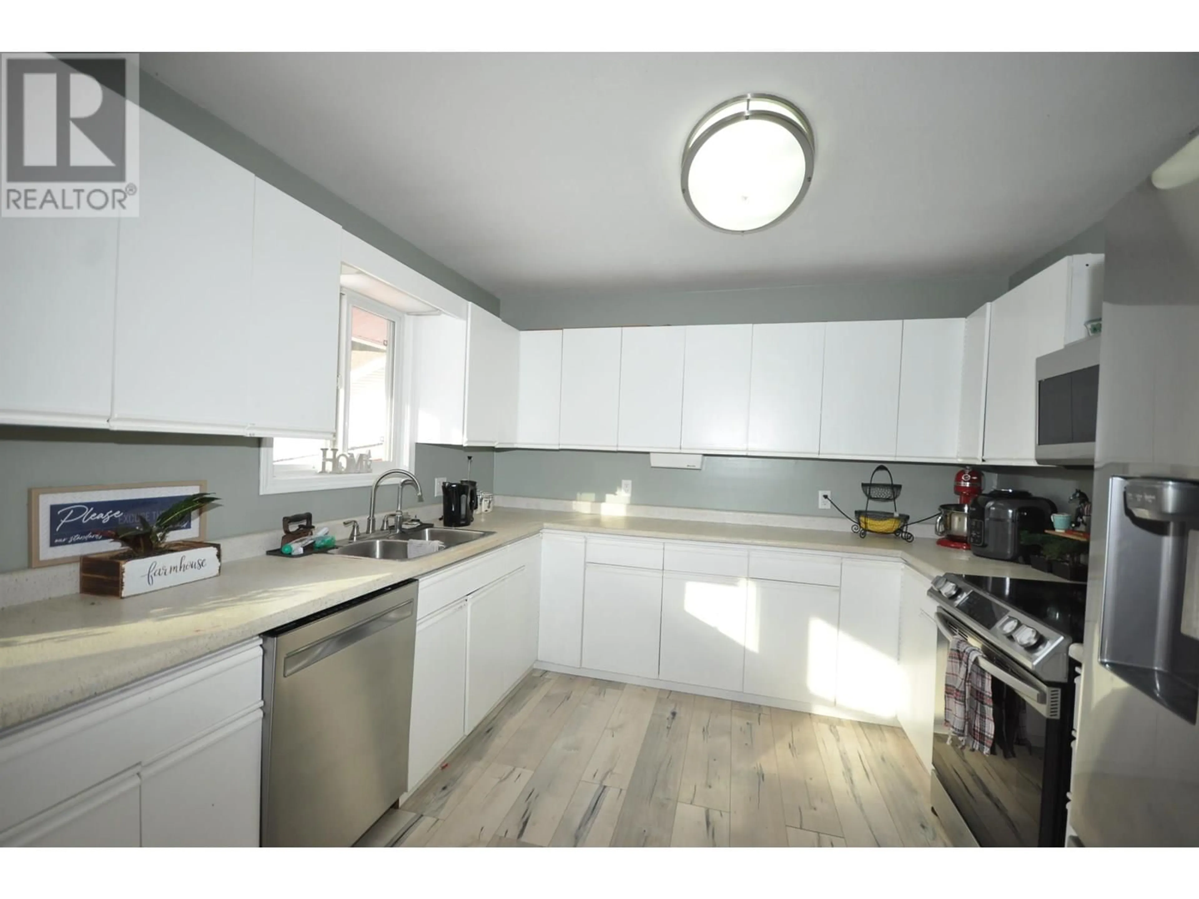 Standard kitchen, unknown for 2484 BAILEY ROAD, Williams Lake British Columbia V2G5B9
